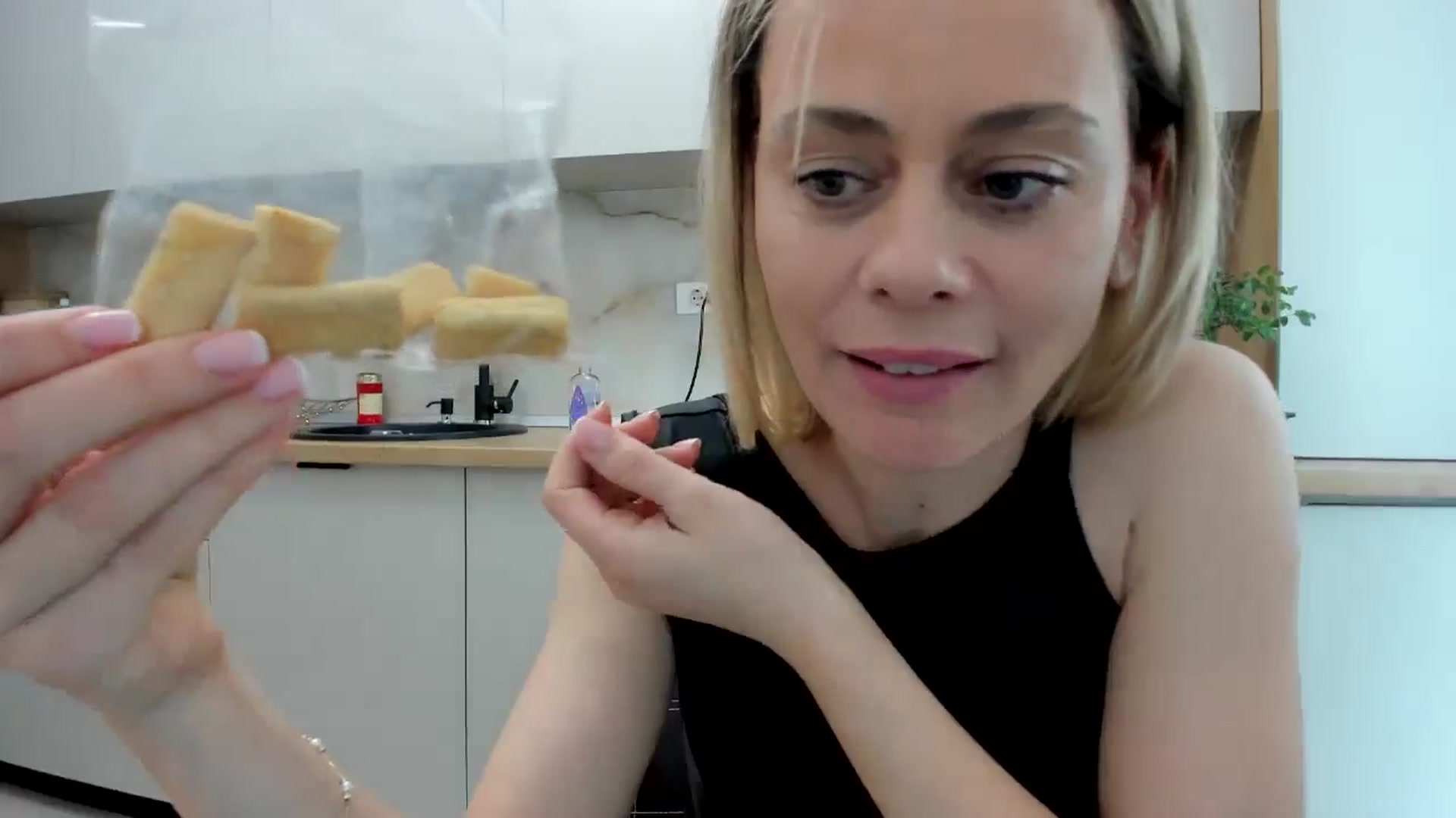 Gallery image thumbnail from DebbyPaige's myfreecams stream on, 05/09/2024, 12:52 image 15 of 20