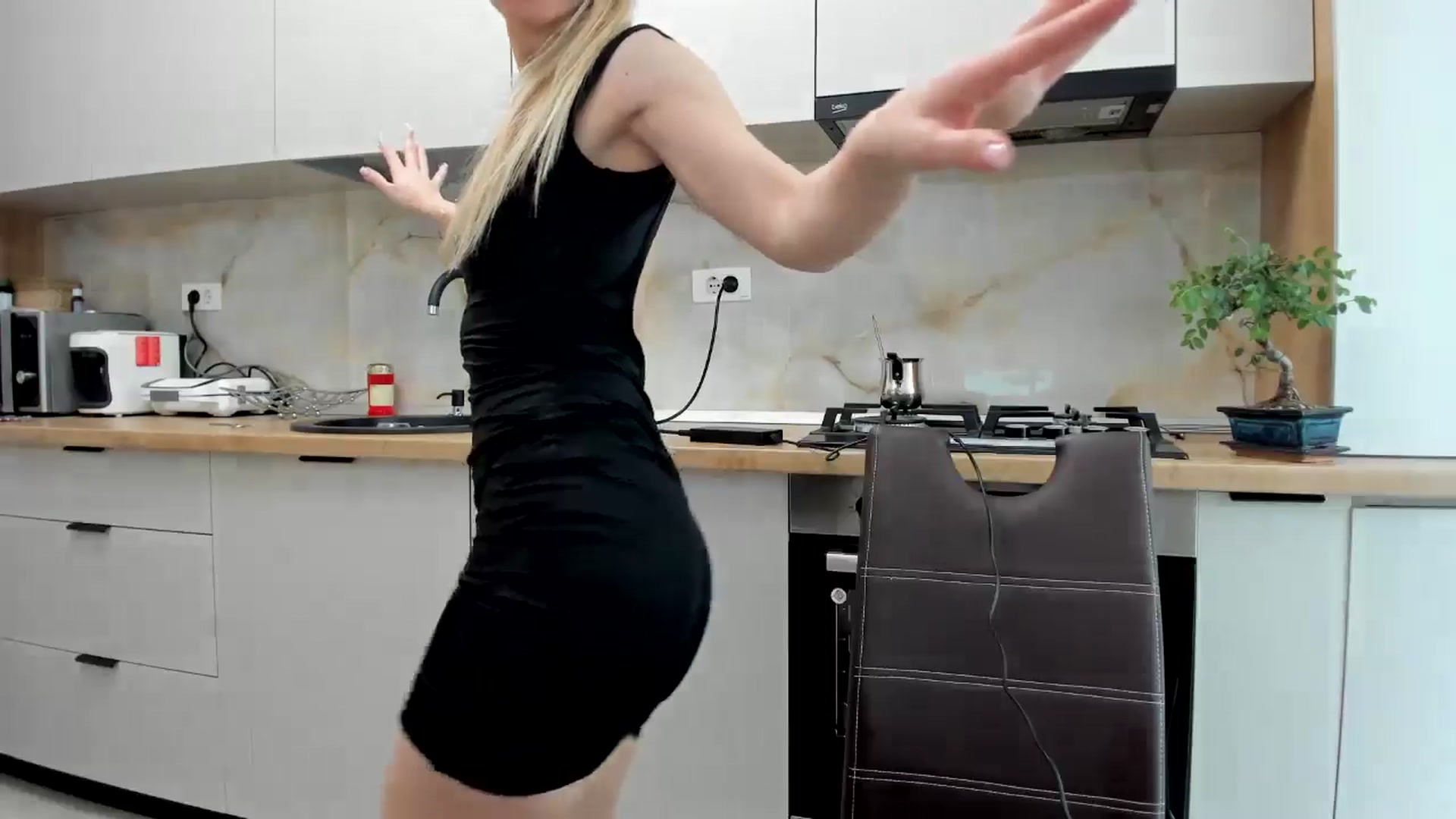 Gallery image thumbnail from DebbyPaige's myfreecams stream on, 05/09/2024, 13:22 image 17 of 20
