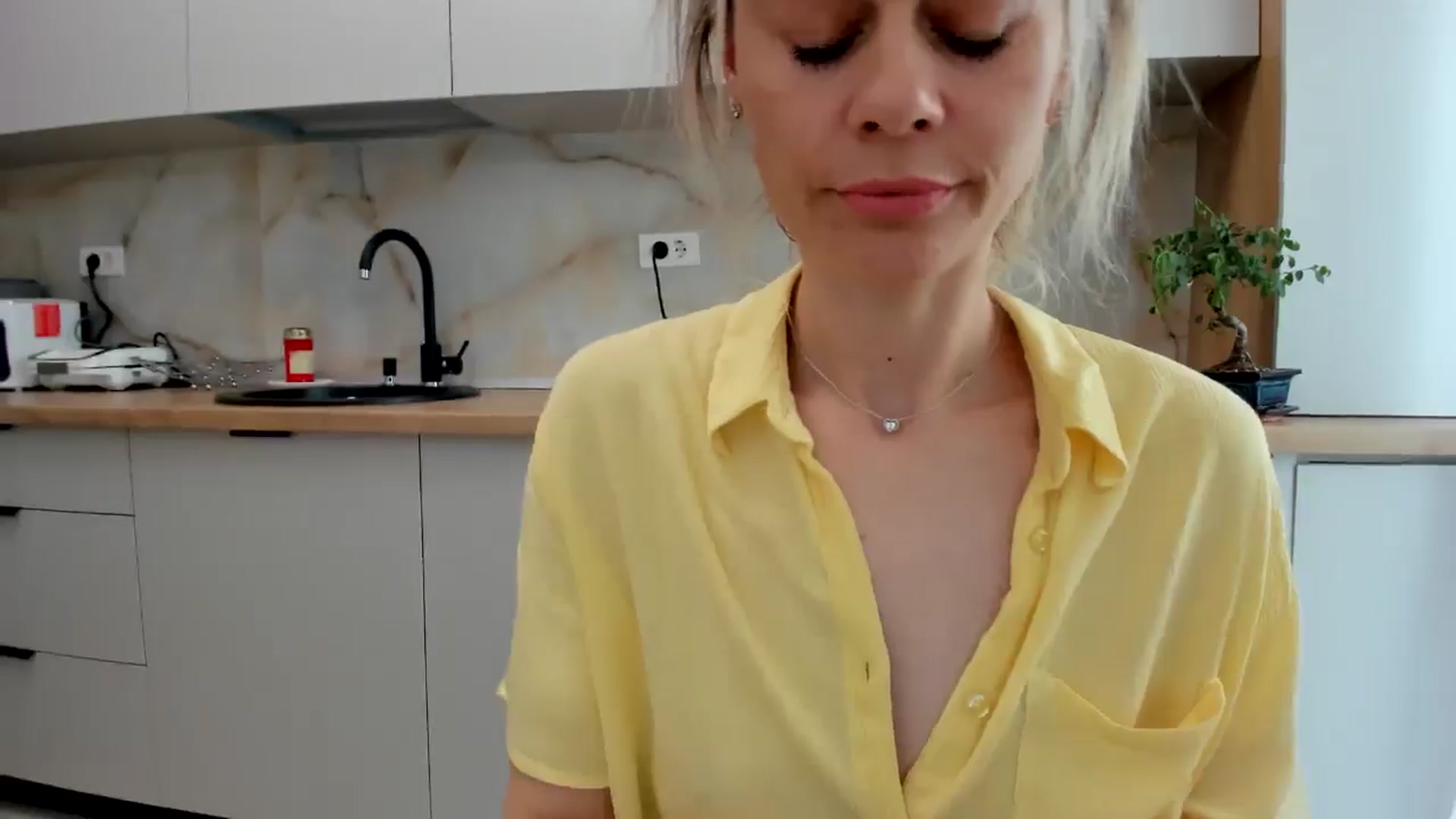 Gallery image thumbnail from DebbyPaige's myfreecams stream on, 05/10/2024, 09:46 image 6 of 20