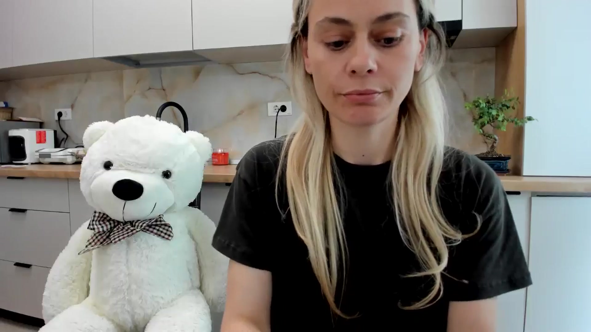Gallery image thumbnail from DebbyPaige's myfreecams stream on, 05/13/2024, 14:33 image 9 of 20