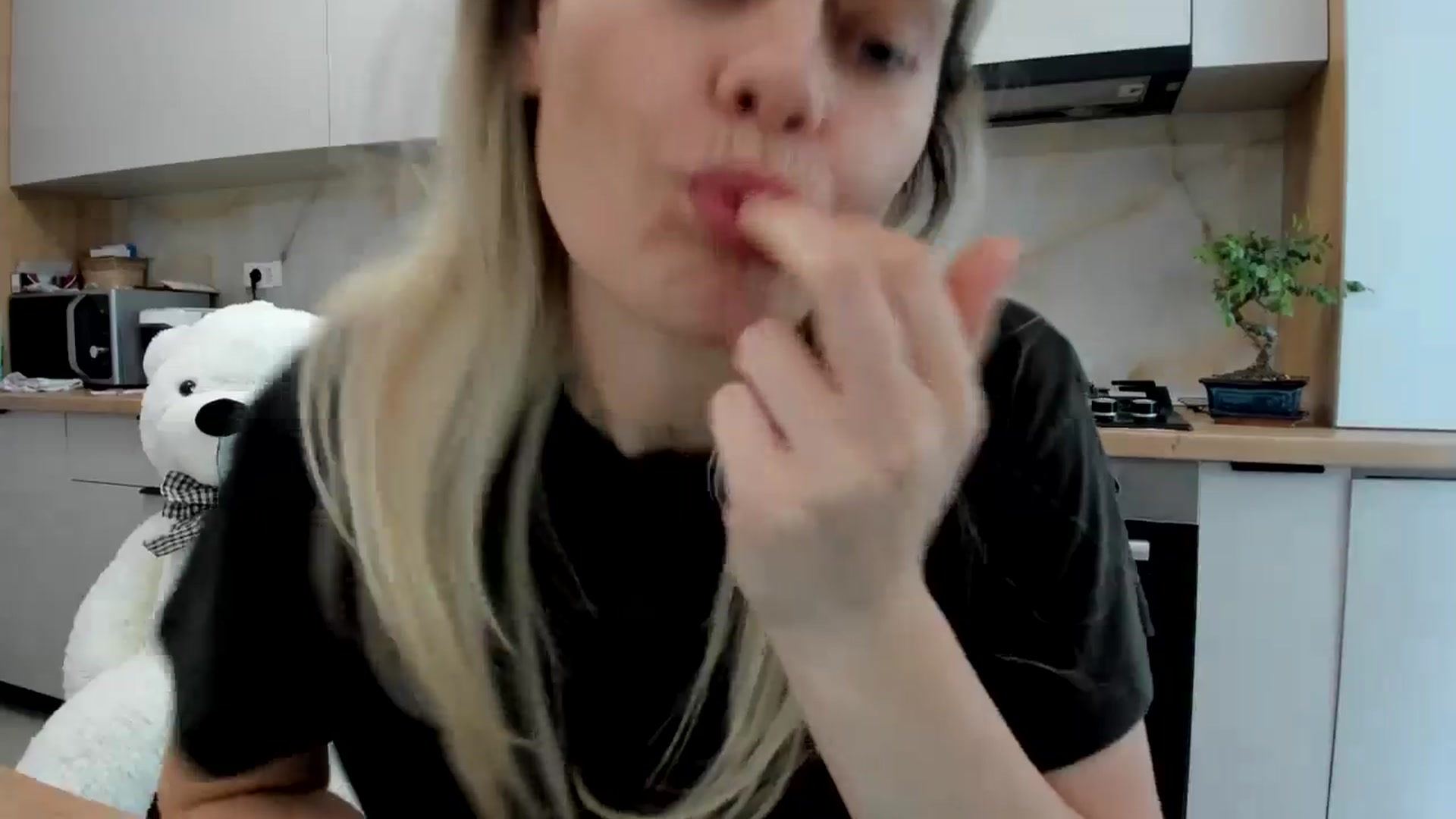 Gallery image thumbnail from DebbyPaige's myfreecams stream on, 05/13/2024, 14:33 image 20 of 20
