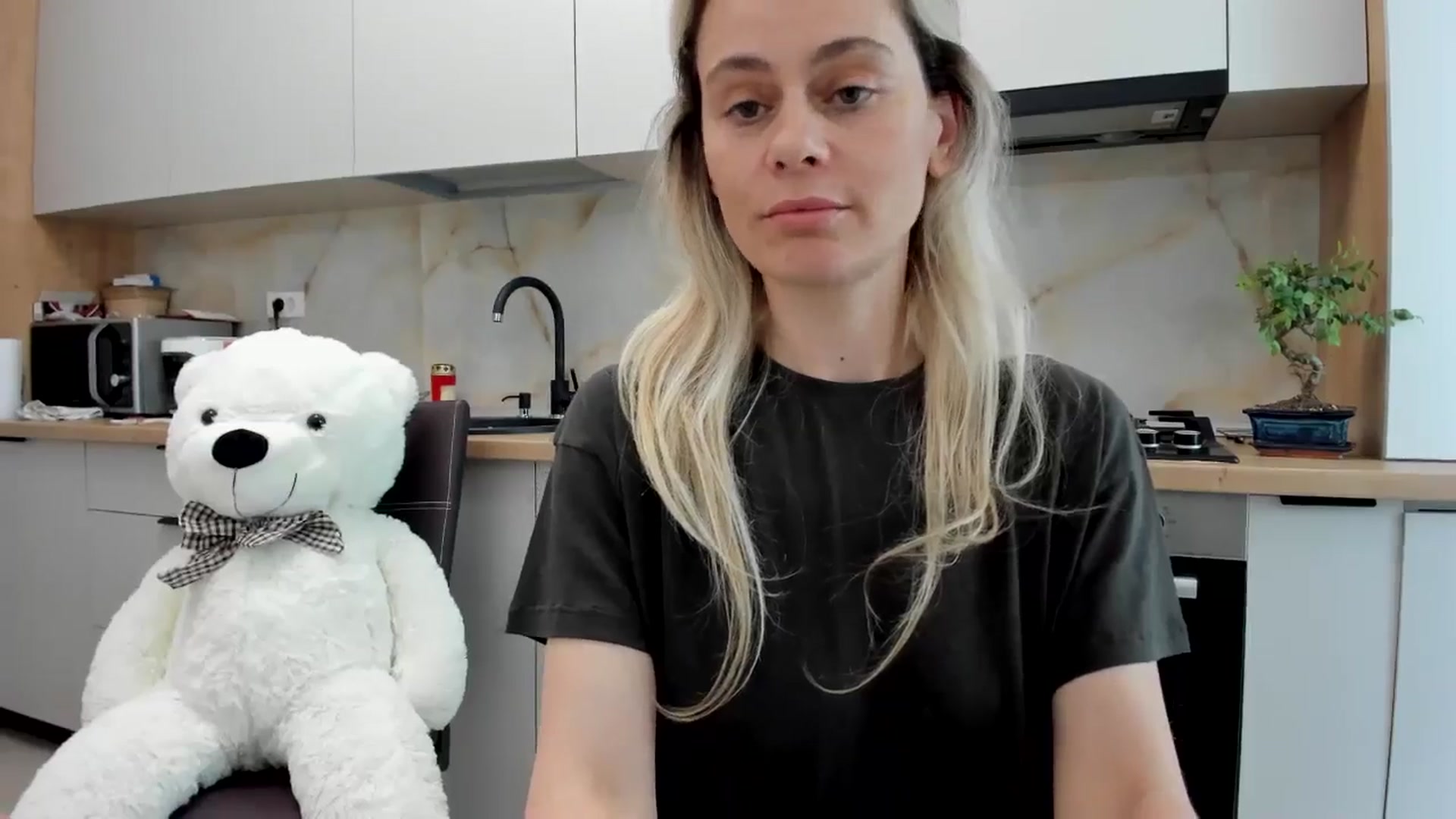 Gallery image thumbnail from DebbyPaige's myfreecams stream on, 05/13/2024, 14:33 image 18 of 20