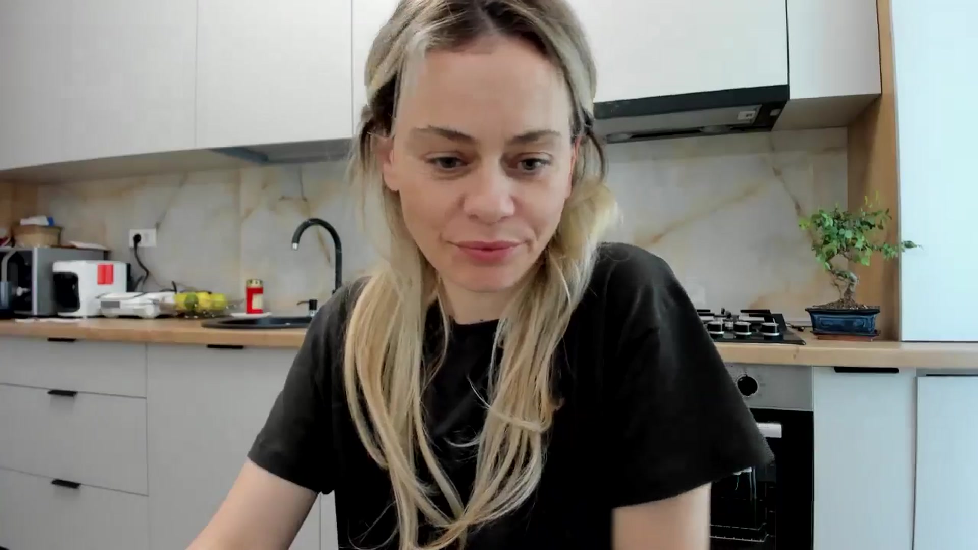 Gallery image thumbnail from DebbyPaige's myfreecams stream on, 05/13/2024, 14:33 image 7 of 20