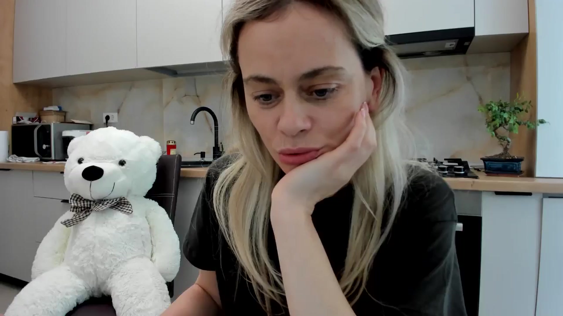 Gallery image thumbnail from DebbyPaige's myfreecams stream on, 05/13/2024, 14:33 image 17 of 20