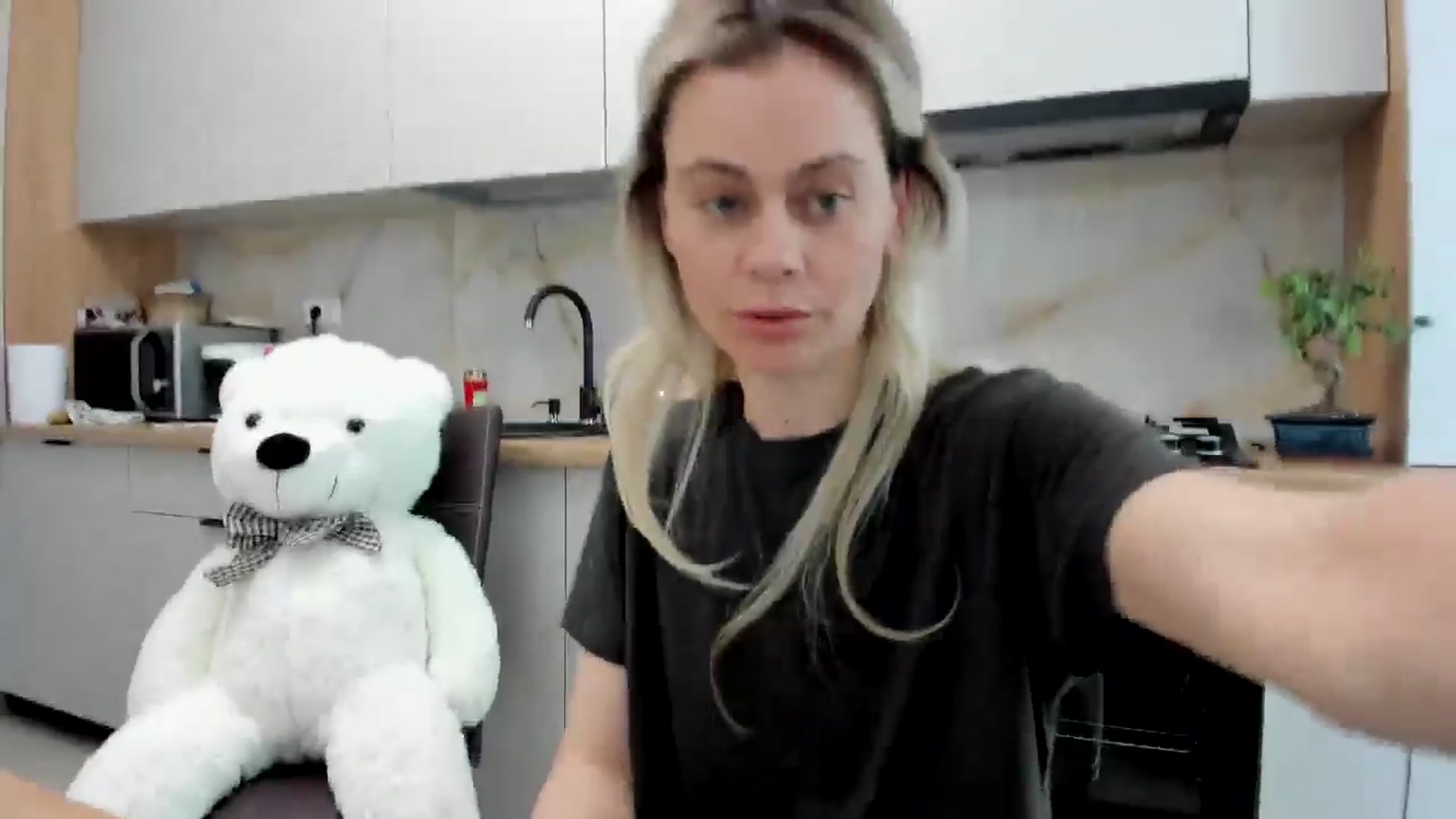 Gallery image thumbnail from DebbyPaige's myfreecams stream on, 05/13/2024, 14:33 image 15 of 20