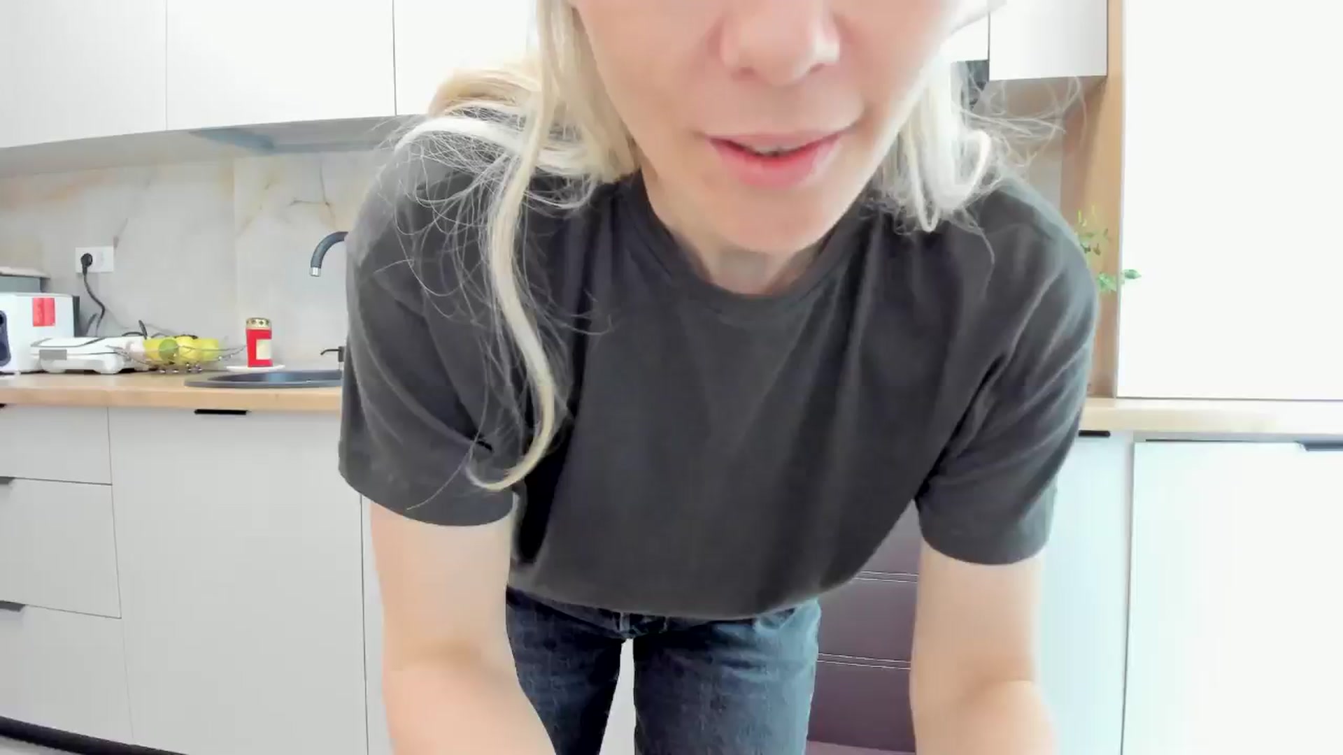 Gallery image thumbnail from DebbyPaige's myfreecams stream on, 05/13/2024, 14:33 image 4 of 20