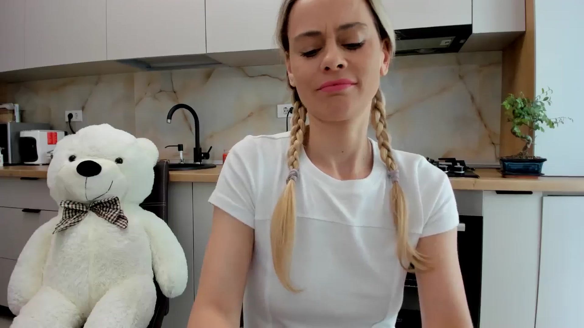 Gallery image thumbnail from DebbyPaige's myfreecams stream on, 05/14/2024, 11:19 image 10 of 20