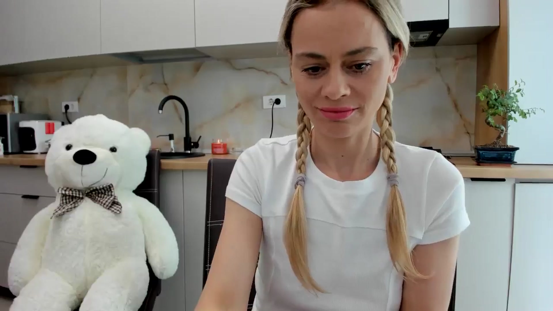 Gallery image thumbnail from DebbyPaige's myfreecams stream on, 05/14/2024, 11:19 image 11 of 20