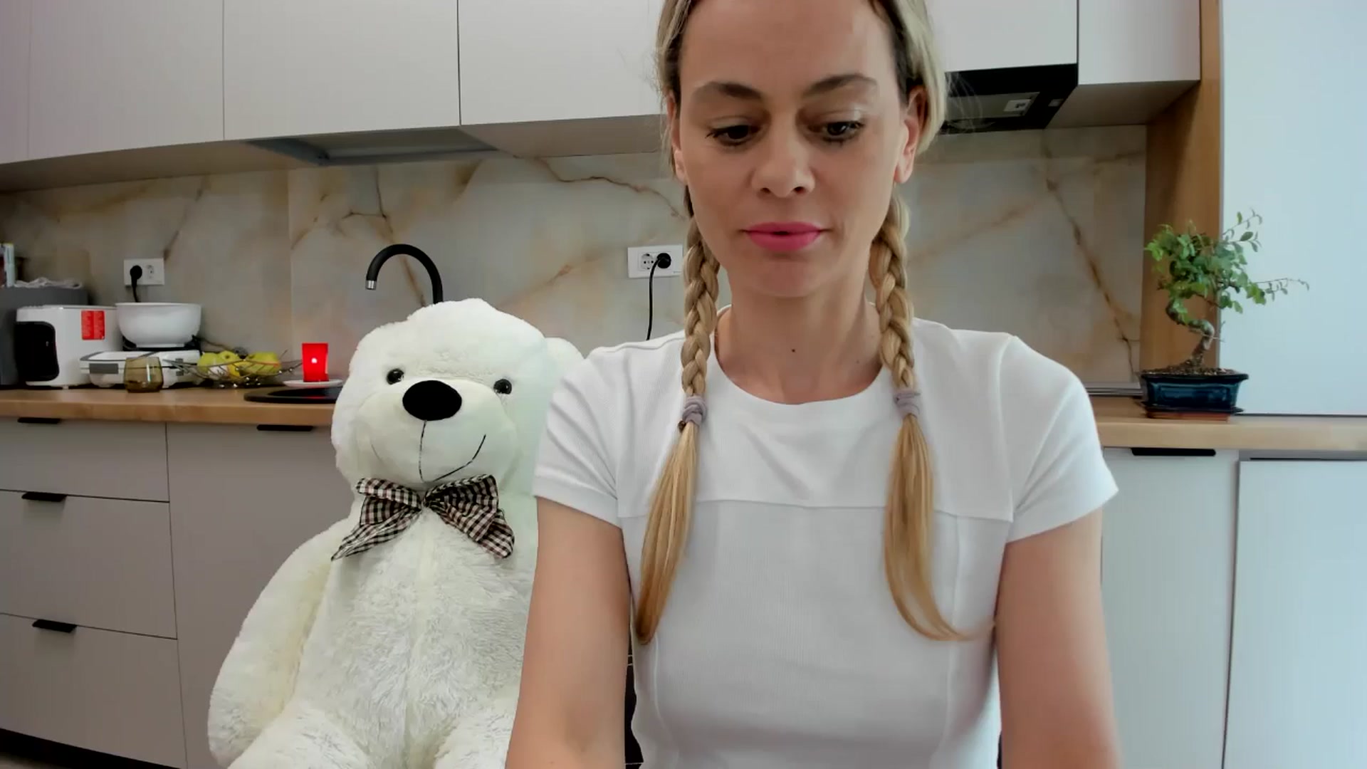 Gallery image thumbnail from DebbyPaige's myfreecams stream on, 05/14/2024, 13:20 image 1 of 20