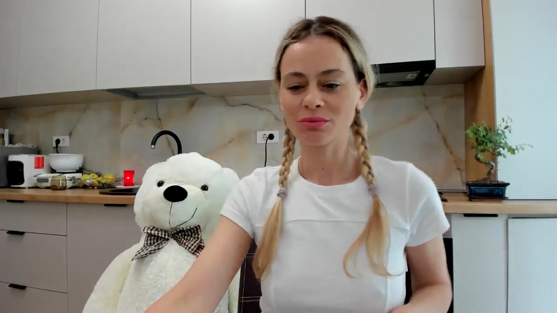 Gallery image thumbnail from DebbyPaige's myfreecams stream on, 05/14/2024, 13:20 image 12 of 20