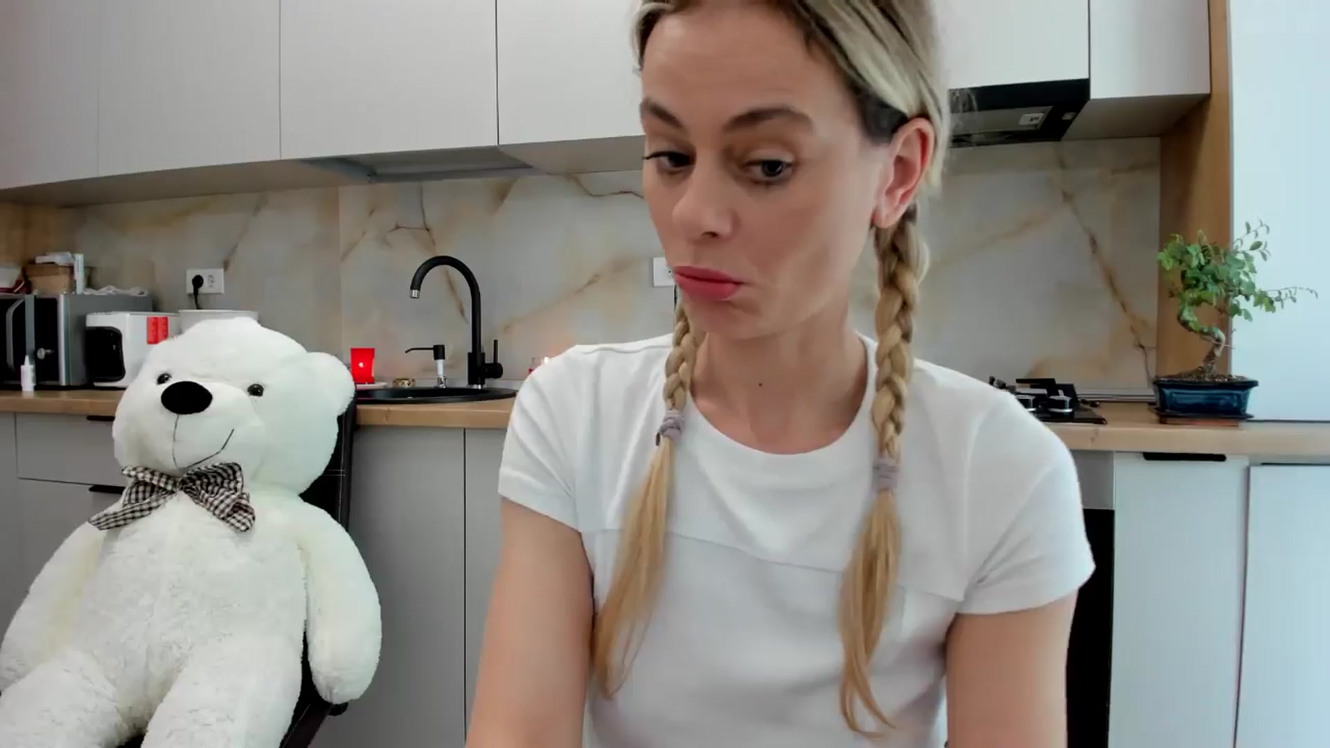 Gallery image thumbnail from DebbyPaige's myfreecams stream on, 05/14/2024, 14:13 image 14 of 20
