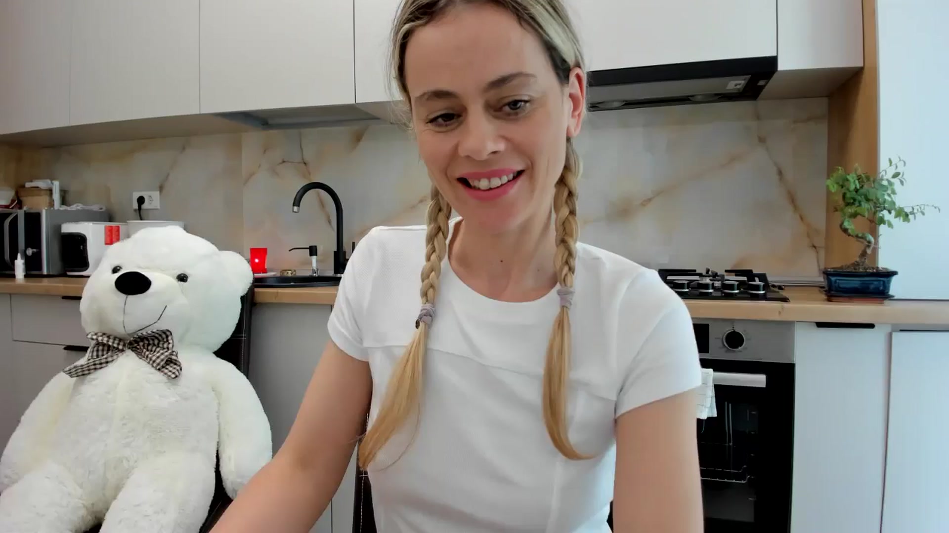 Gallery image thumbnail from DebbyPaige's myfreecams stream on, 05/14/2024, 14:13 image 2 of 20