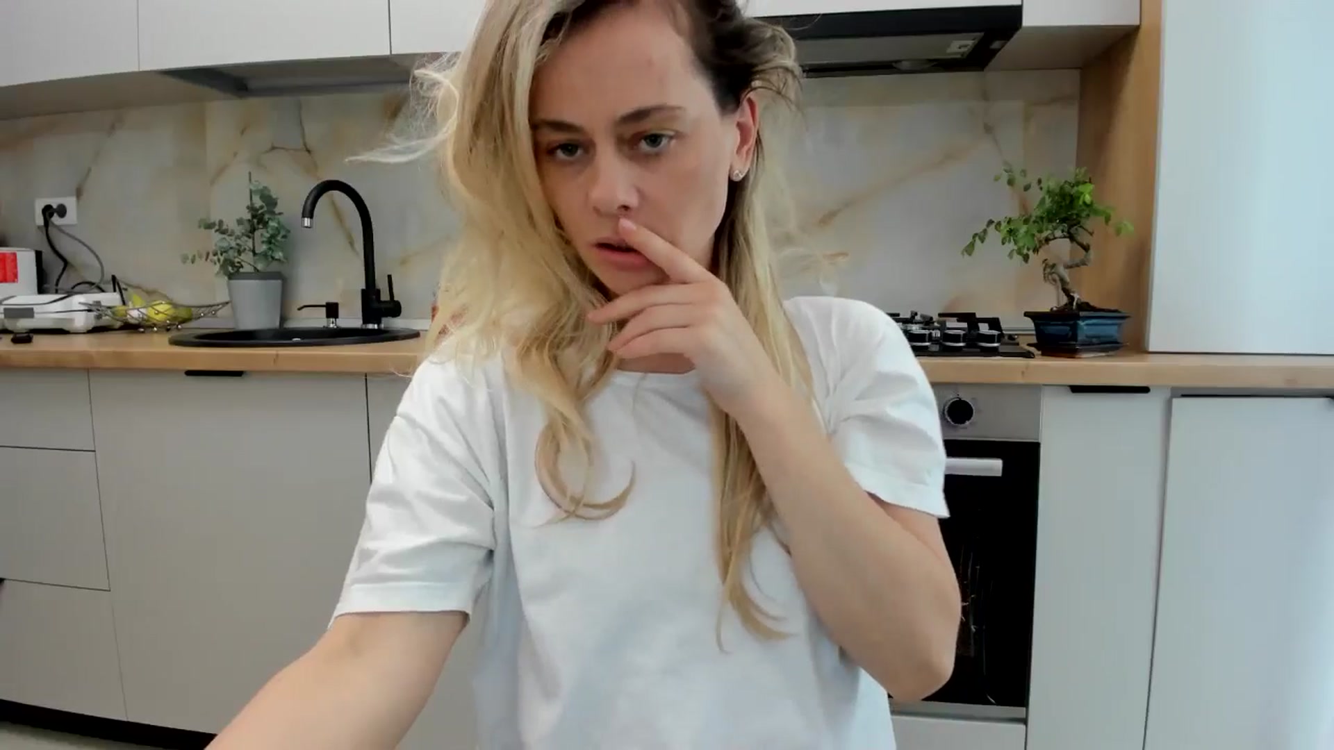 Gallery image thumbnail from DebbyPaige's myfreecams stream on, 05/17/2024, 11:00 image 17 of 20