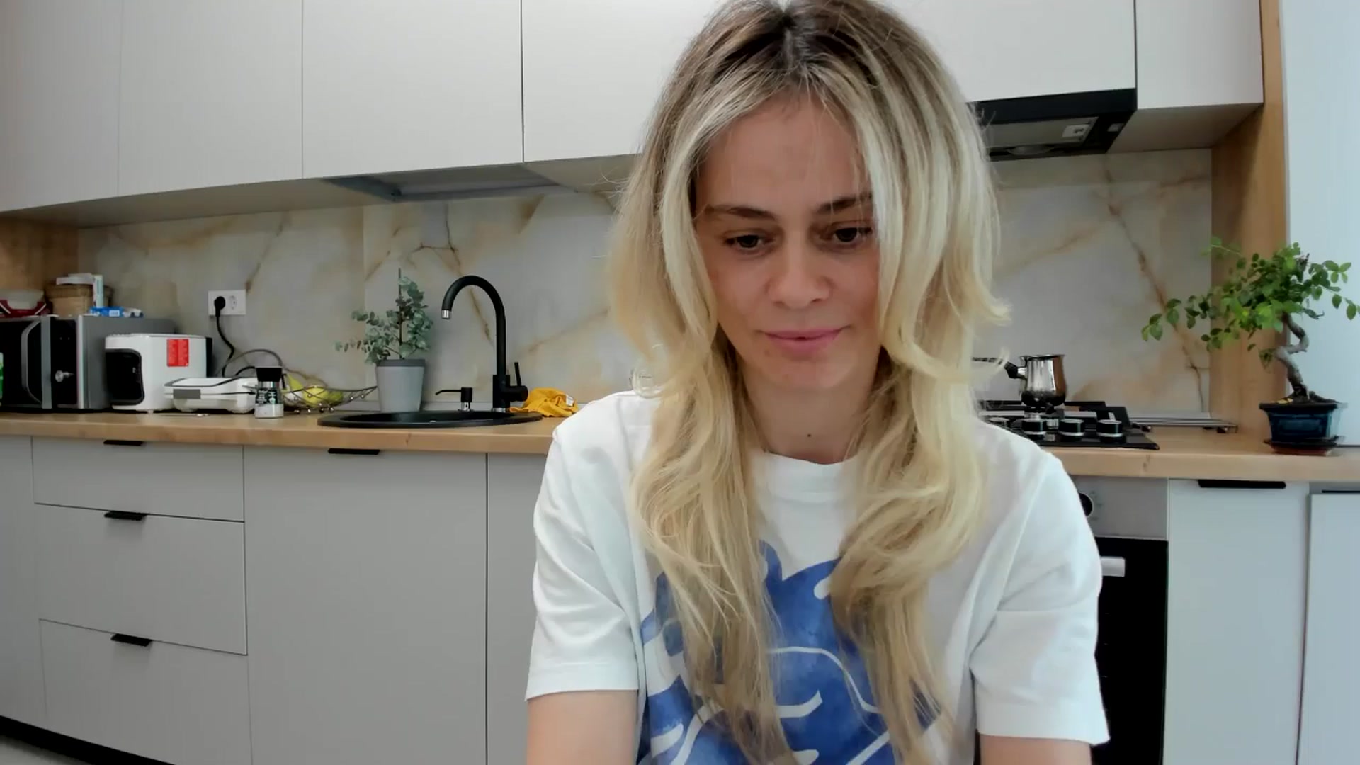 Gallery image thumbnail from DebbyPaige's myfreecams stream on, 05/17/2024, 14:24 image 14 of 20