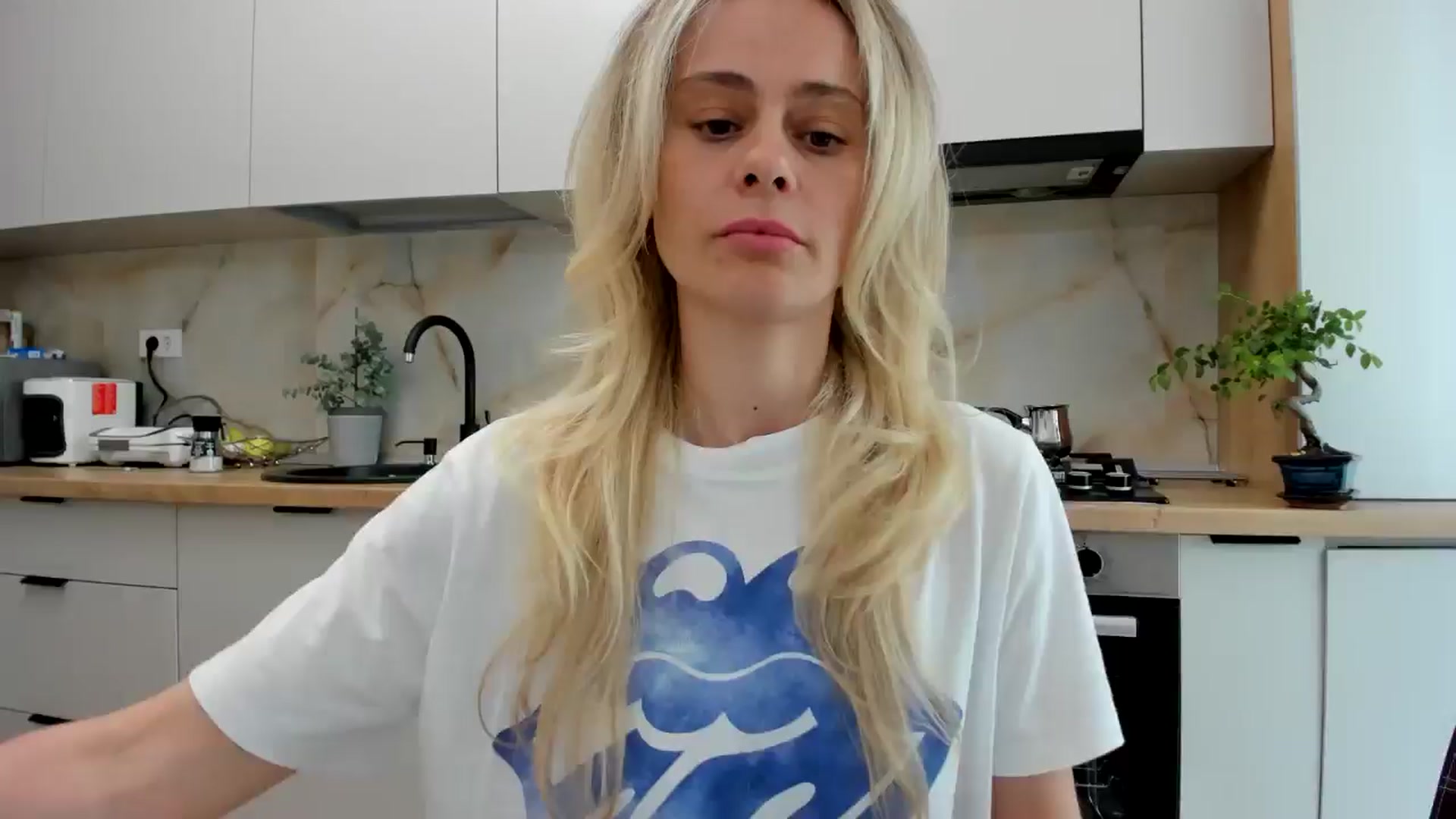 Gallery image thumbnail from DebbyPaige's myfreecams stream on, 05/17/2024, 14:24 image 1 of 20