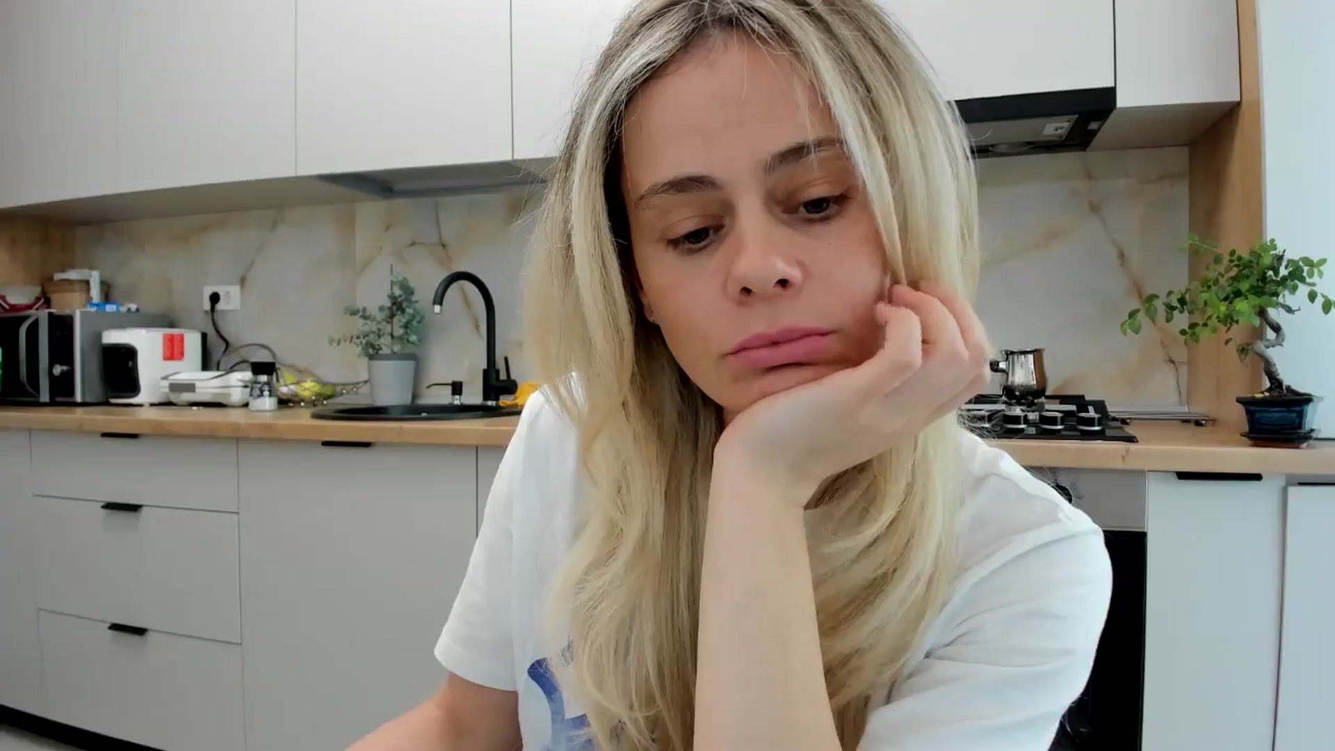 Gallery image thumbnail from DebbyPaige's myfreecams stream on, 05/17/2024, 14:24 image 13 of 20