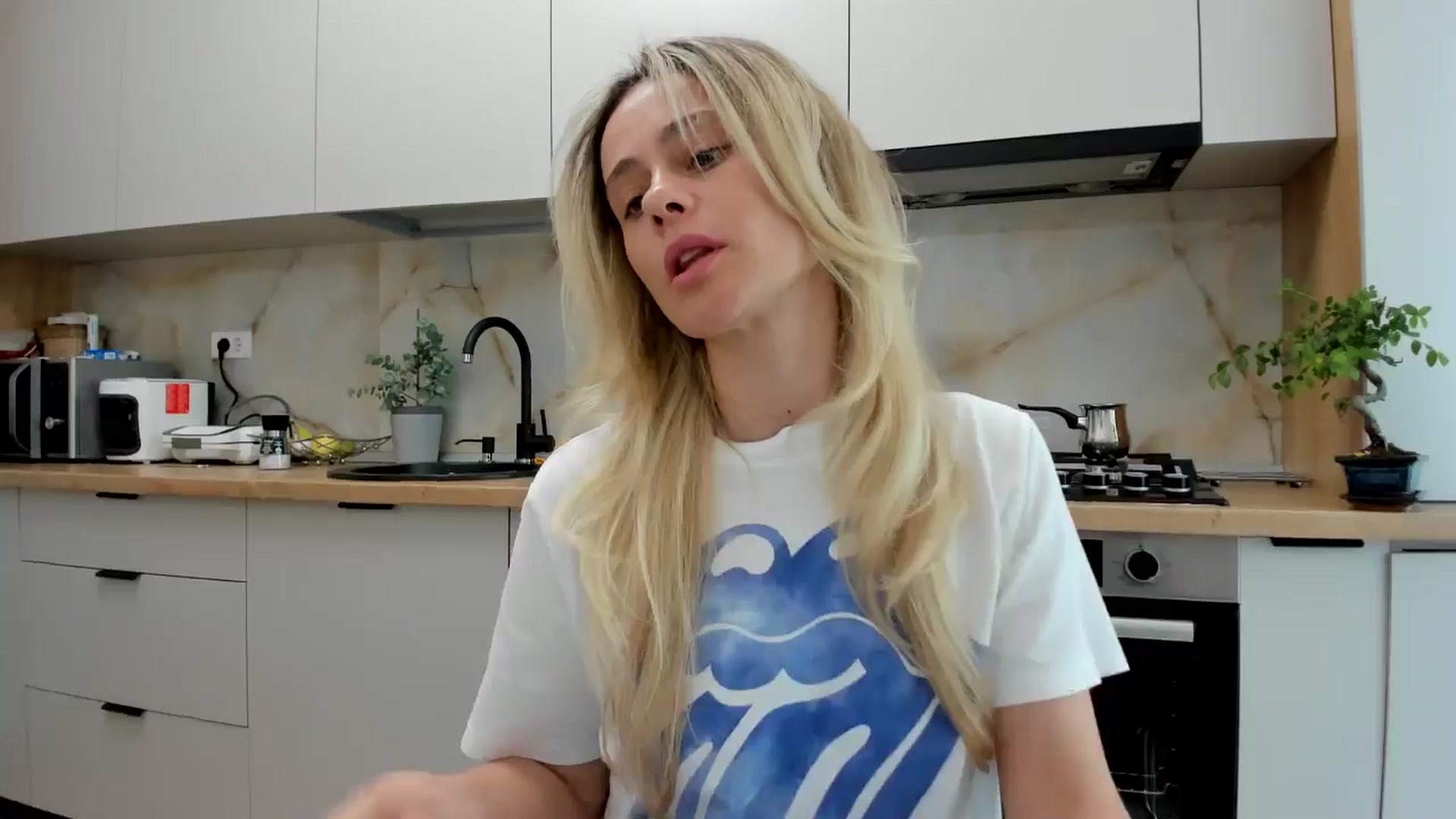 Gallery image thumbnail from DebbyPaige's myfreecams stream on, 05/17/2024, 14:24 image 9 of 20