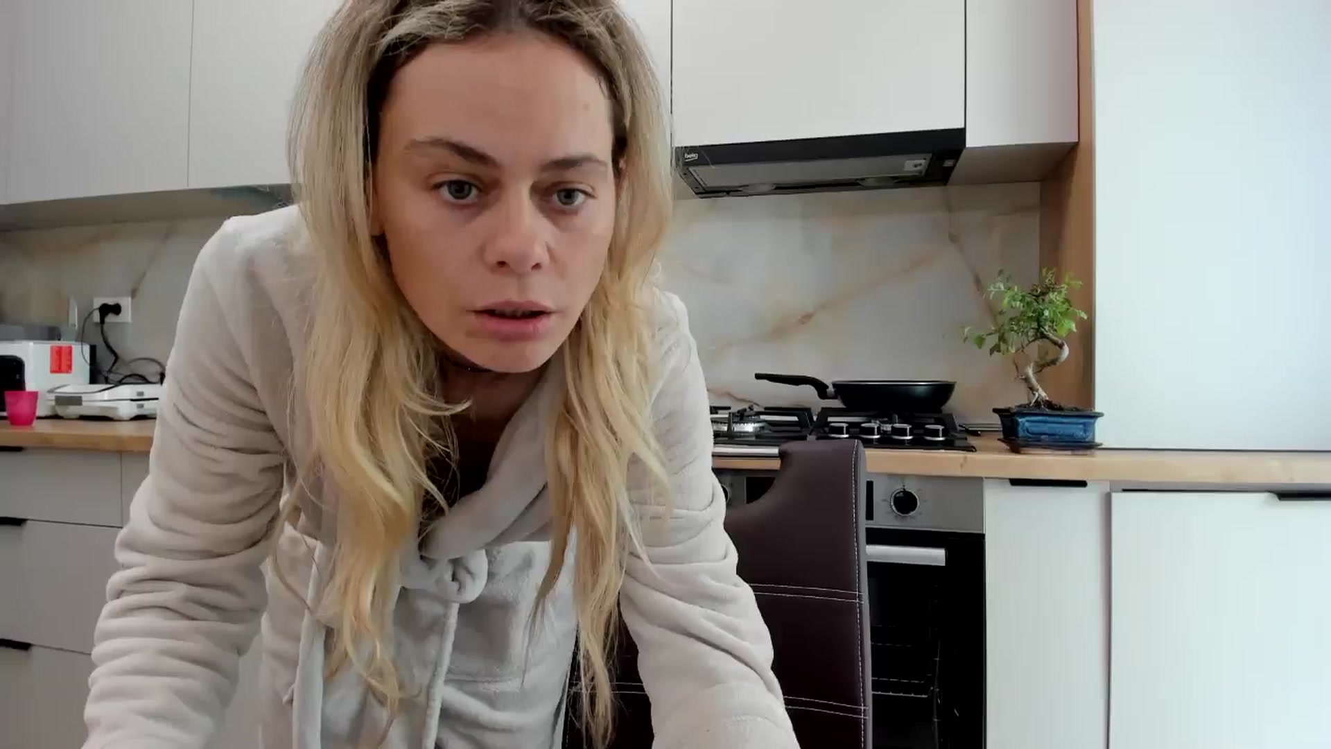Gallery image thumbnail from DebbyPaige's myfreecams stream on, 05/18/2024, 13:32 image 11 of 20