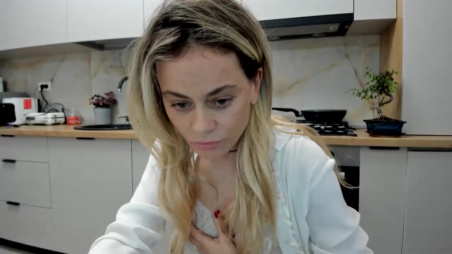 Gallery image thumbnail from DebbyPaige's myfreecams stream on, 05/18/2024, 19:09 image 16 of 20