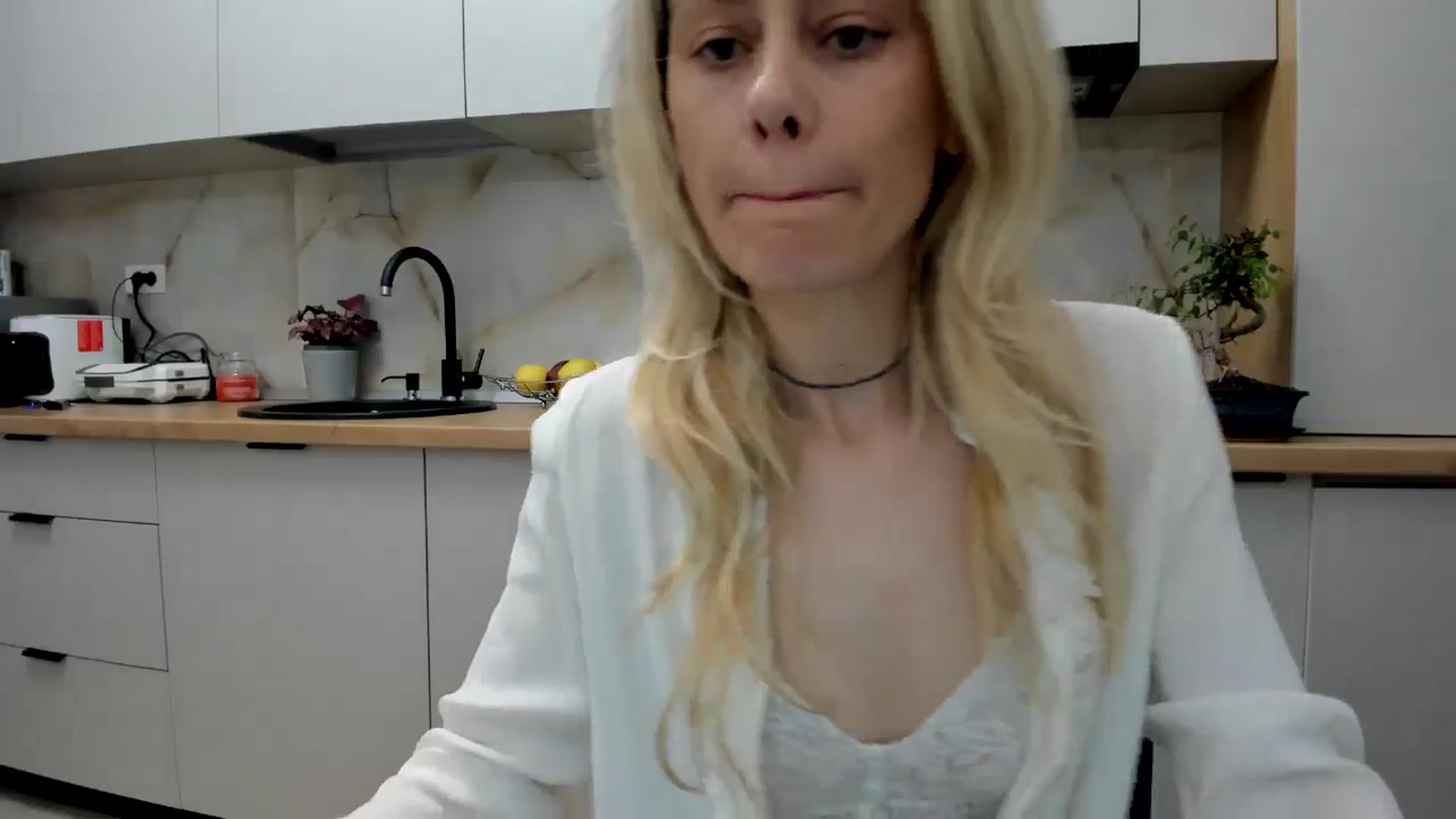 Gallery image thumbnail from DebbyPaige's myfreecams stream on, 05/18/2024, 19:09 image 9 of 20