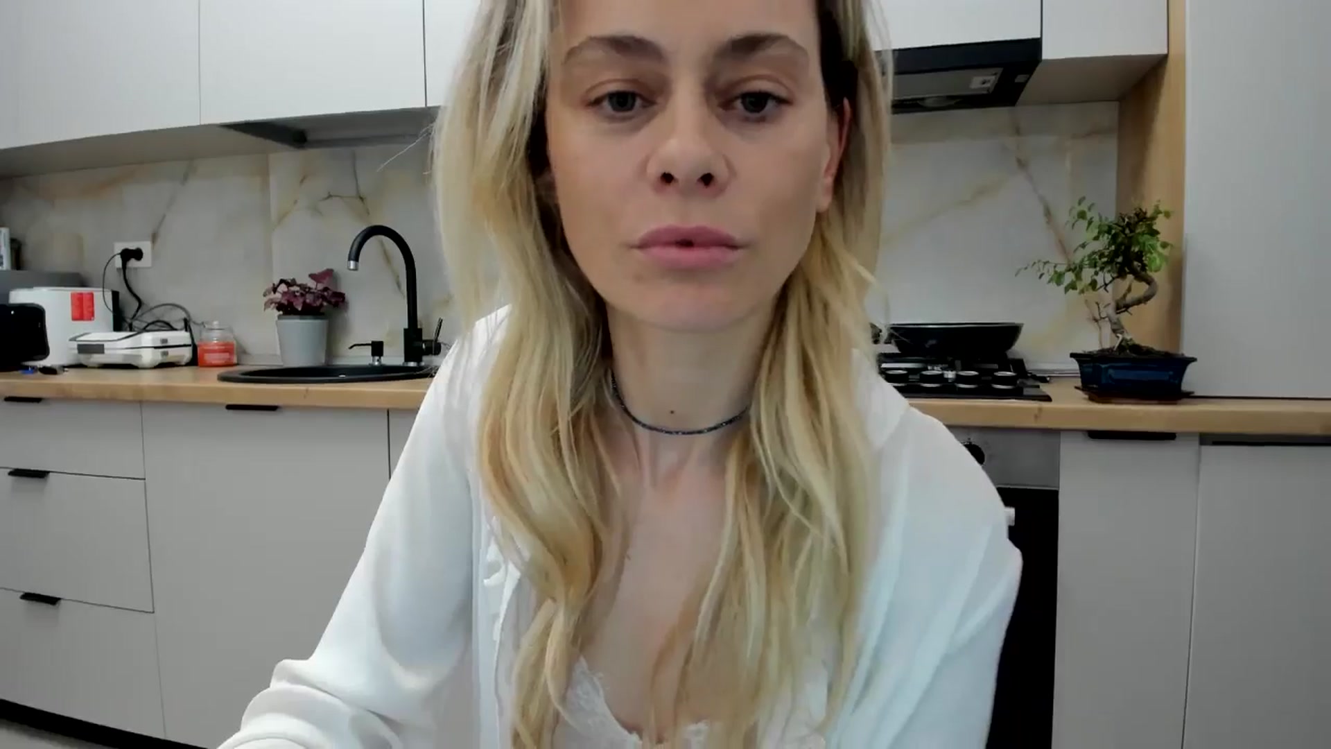 Gallery image thumbnail from DebbyPaige's myfreecams stream on, 05/18/2024, 19:09 image 19 of 20