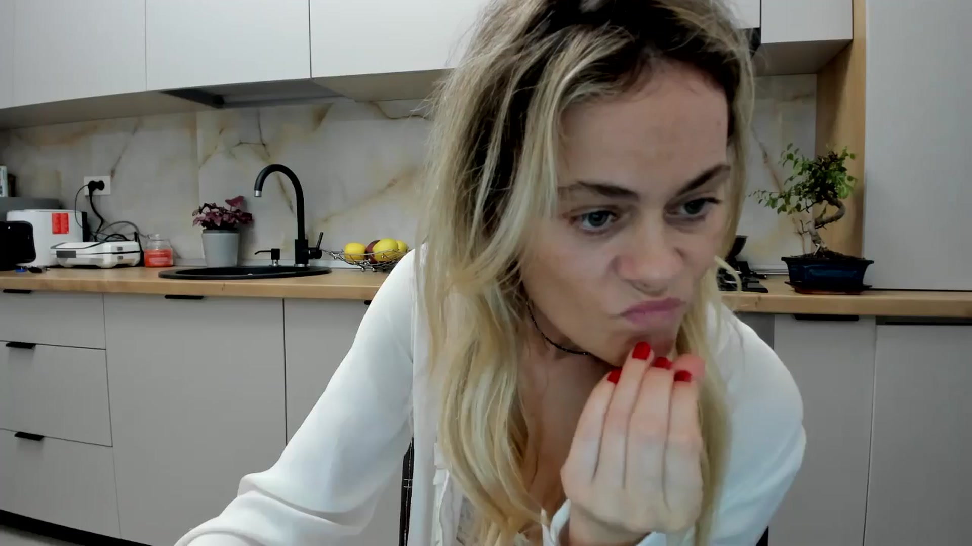 Gallery image thumbnail from DebbyPaige's myfreecams stream on, 05/18/2024, 19:09 image 20 of 20