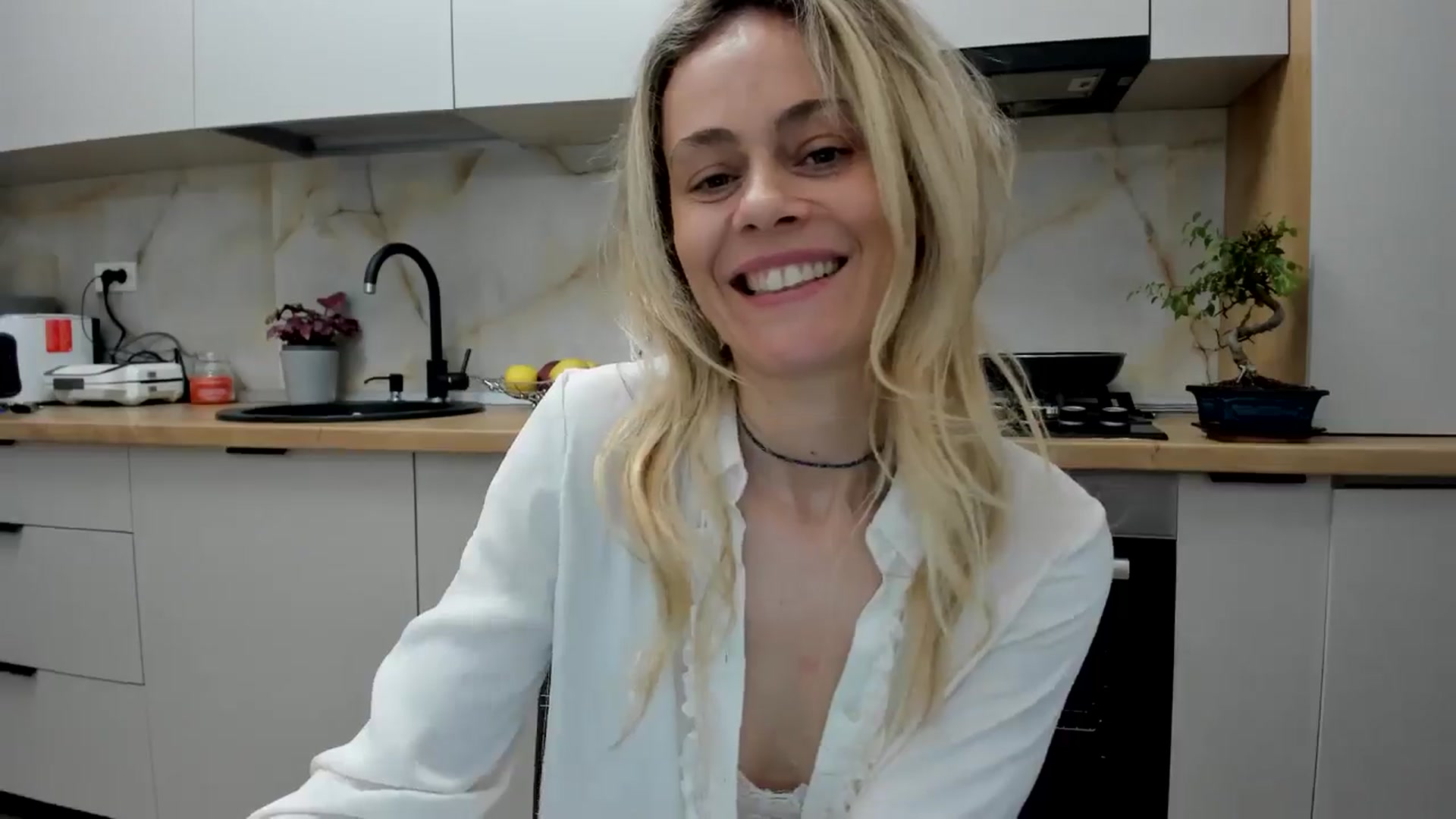 Gallery image thumbnail from DebbyPaige's myfreecams stream on, 05/18/2024, 19:09 image 3 of 20