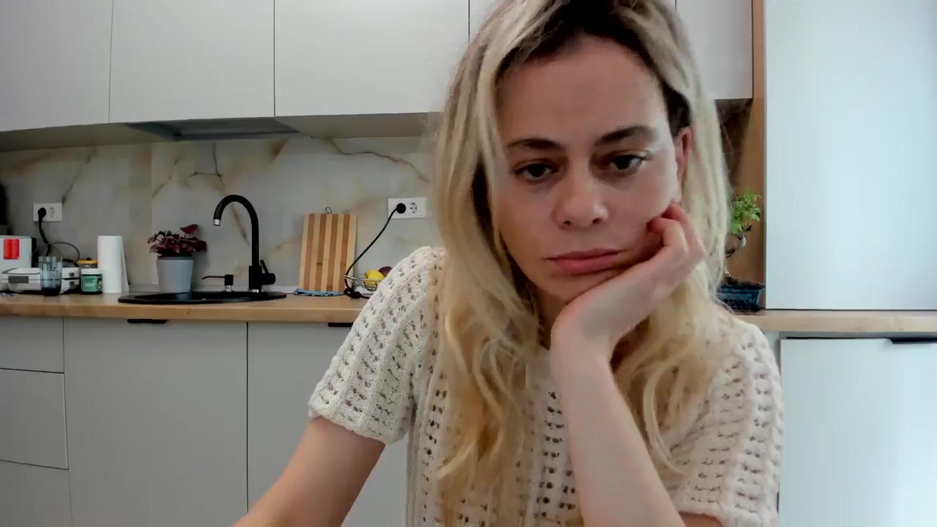 Gallery image thumbnail from DebbyPaige's myfreecams stream on, 05/20/2024, 12:16 image 9 of 20