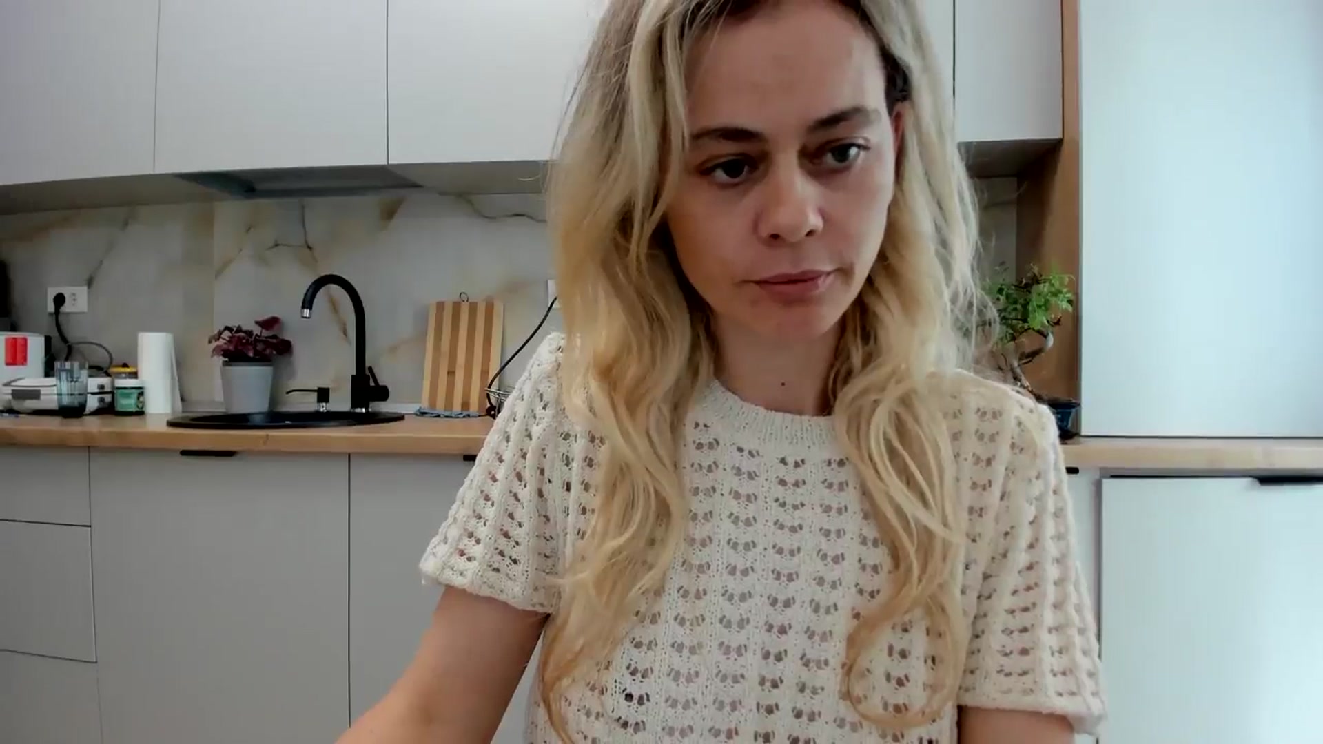 Gallery image thumbnail from DebbyPaige's myfreecams stream on, 05/20/2024, 12:16 image 13 of 20