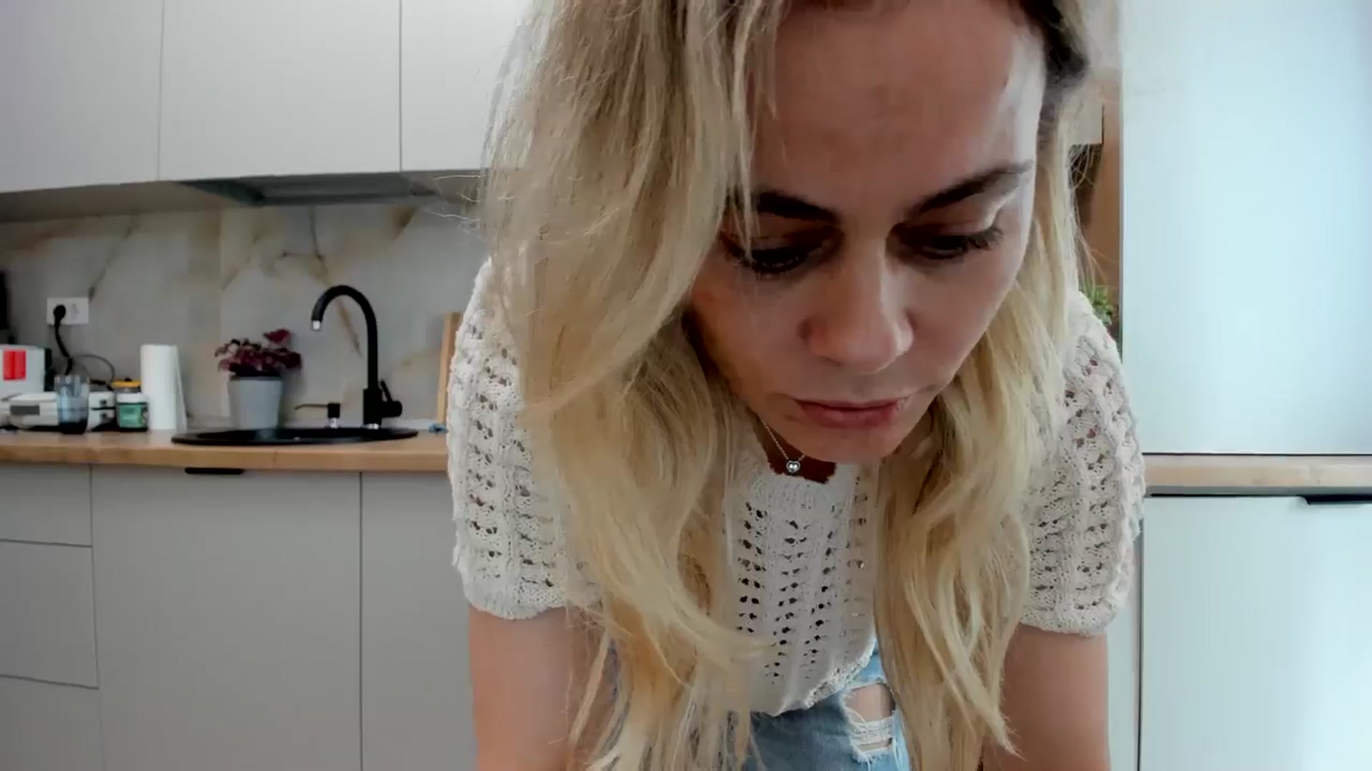 Gallery image thumbnail from DebbyPaige's myfreecams stream on, 05/20/2024, 12:16 image 17 of 20
