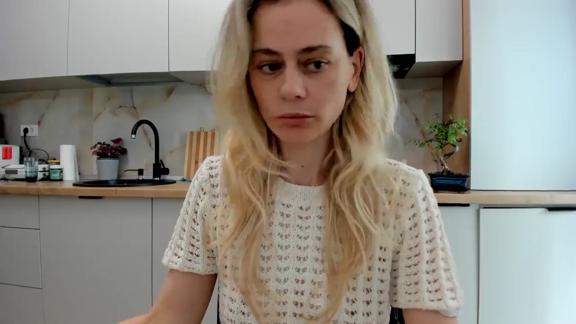 Gallery image thumbnail from DebbyPaige's myfreecams stream on, 05/20/2024, 12:16 image 15 of 20