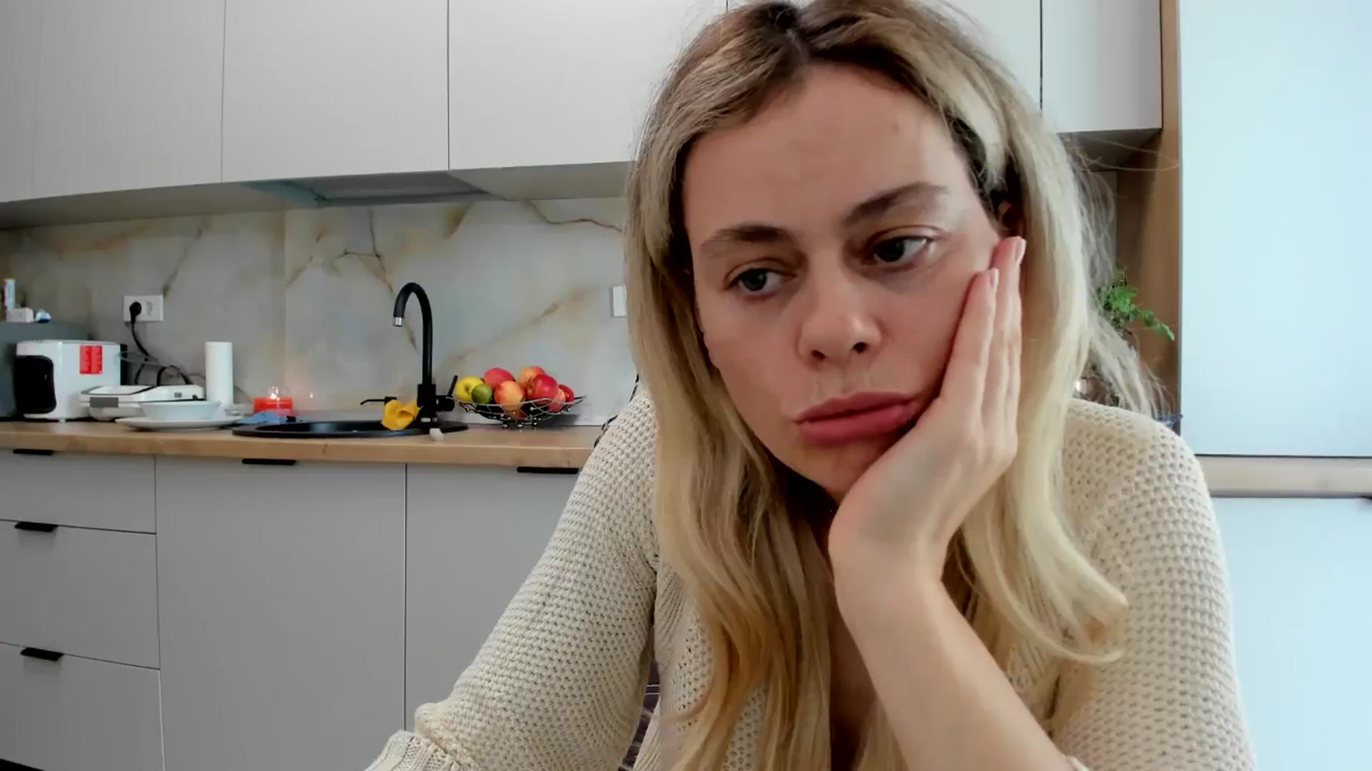 Gallery image thumbnail from DebbyPaige's myfreecams stream on, 05/22/2024, 11:13 image 8 of 20
