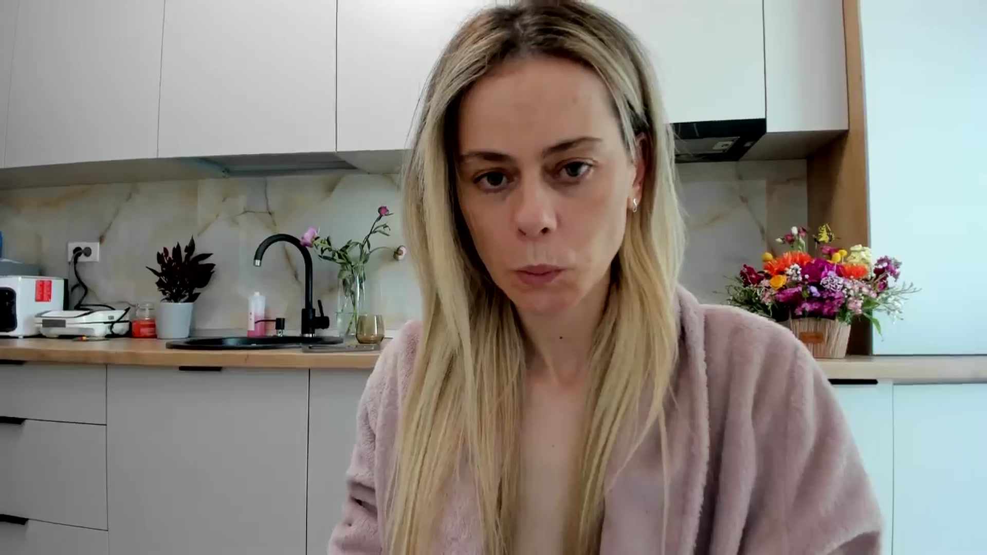 Gallery image thumbnail from DebbyPaige's myfreecams stream on, 05/24/2024, 13:22 image 2 of 20