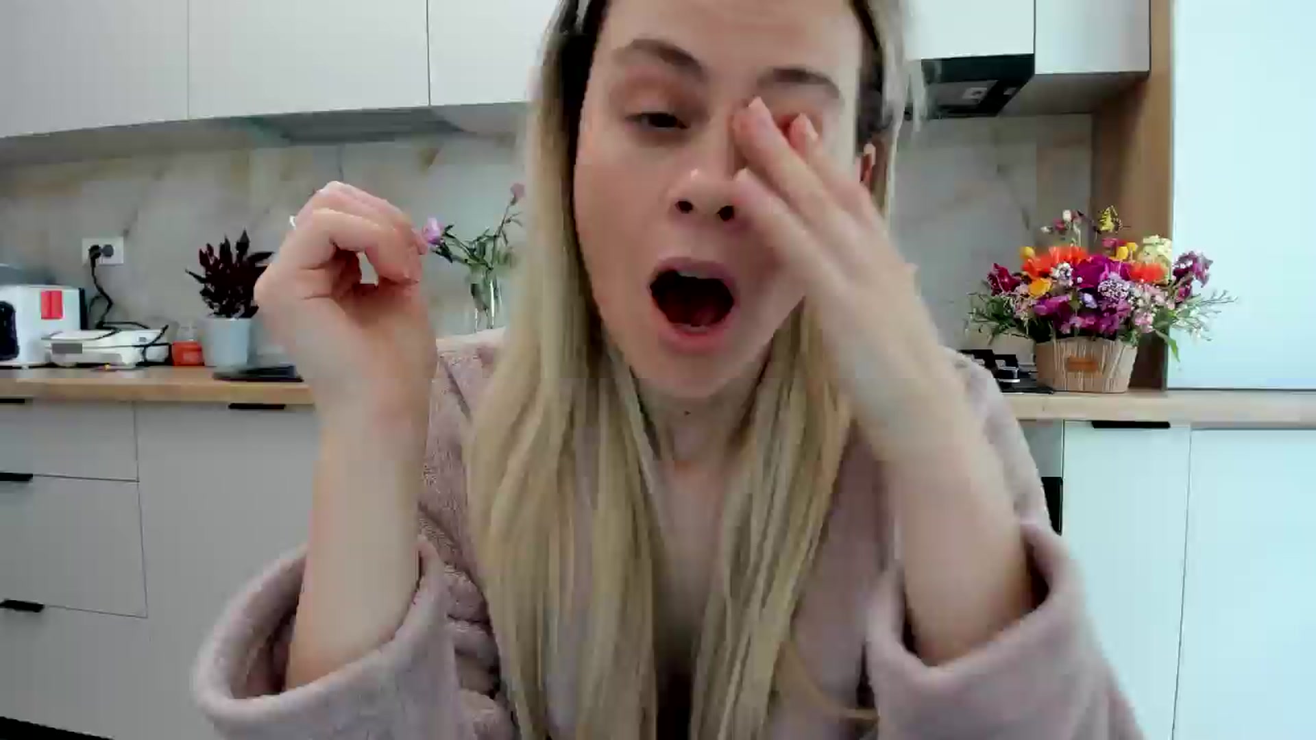 Gallery image thumbnail from DebbyPaige's myfreecams stream on, 05/24/2024, 14:19 image 4 of 20