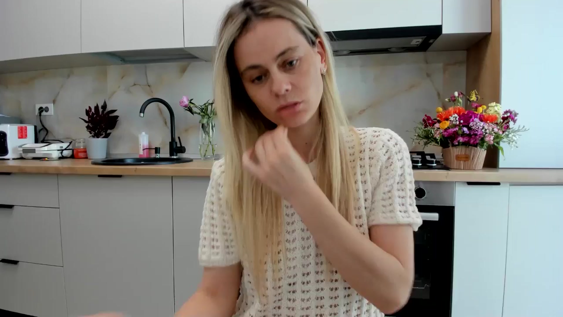 Gallery image thumbnail from DebbyPaige's myfreecams stream on, 05/24/2024, 14:19 image 19 of 20