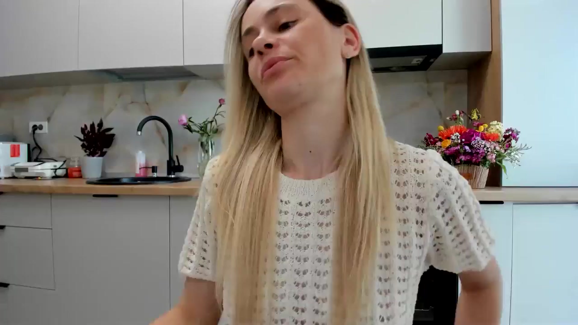 Gallery image thumbnail from DebbyPaige's myfreecams stream on, 05/24/2024, 14:54 image 2 of 20