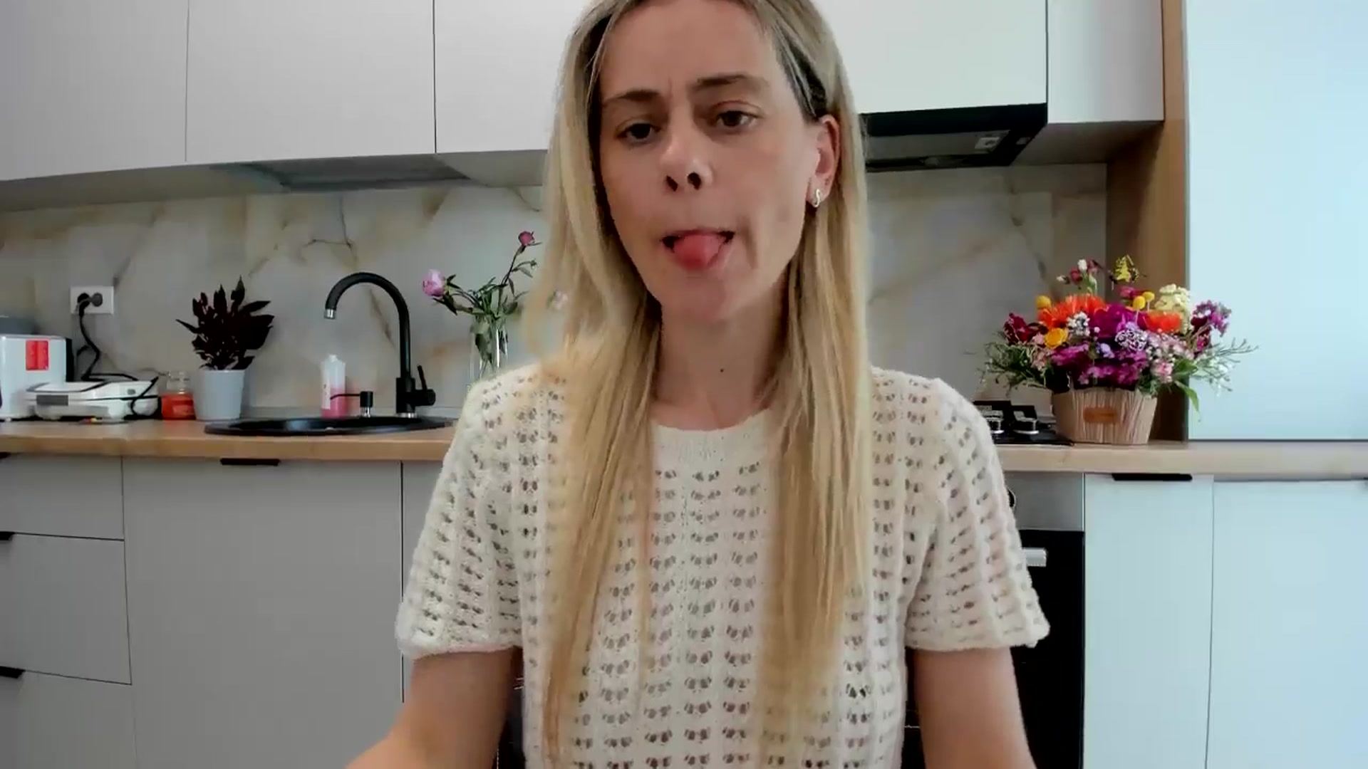 Gallery image thumbnail from DebbyPaige's myfreecams stream on, 05/24/2024, 14:54 image 3 of 20