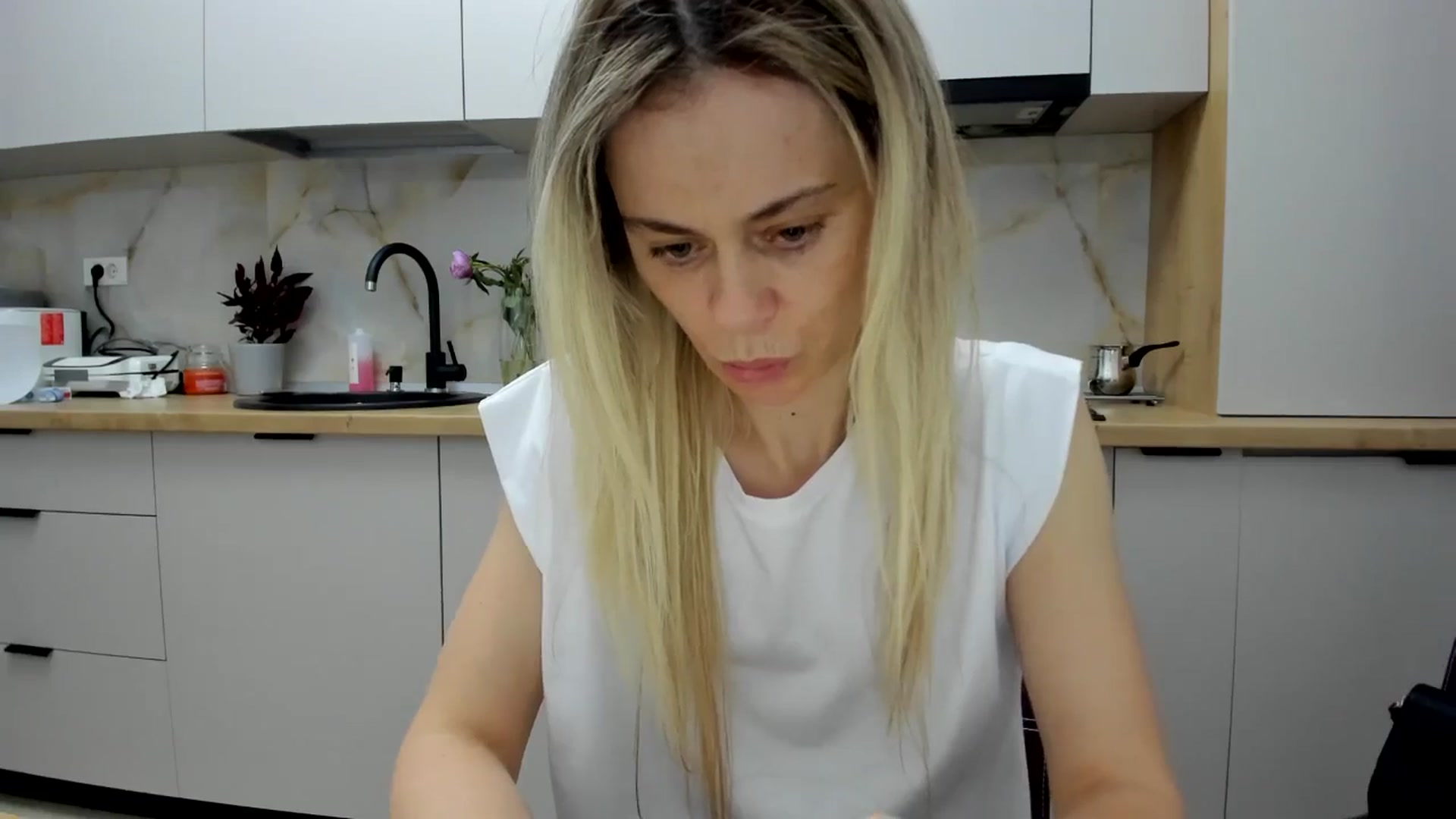 Gallery image thumbnail from DebbyPaige's myfreecams stream on, 05/24/2024, 19:52 image 2 of 20