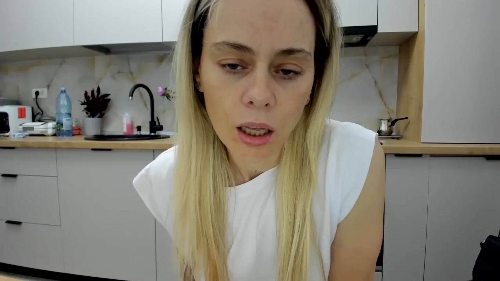 Gallery image thumbnail from DebbyPaige's myfreecams stream on, 05/24/2024, 19:52 image 17 of 20