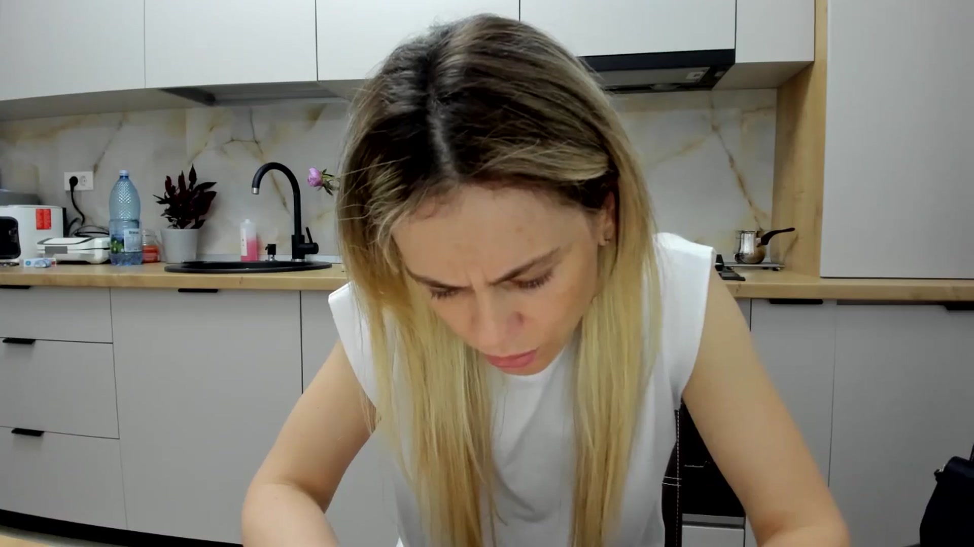 Gallery image thumbnail from DebbyPaige's myfreecams stream on, 05/24/2024, 19:52 image 14 of 20