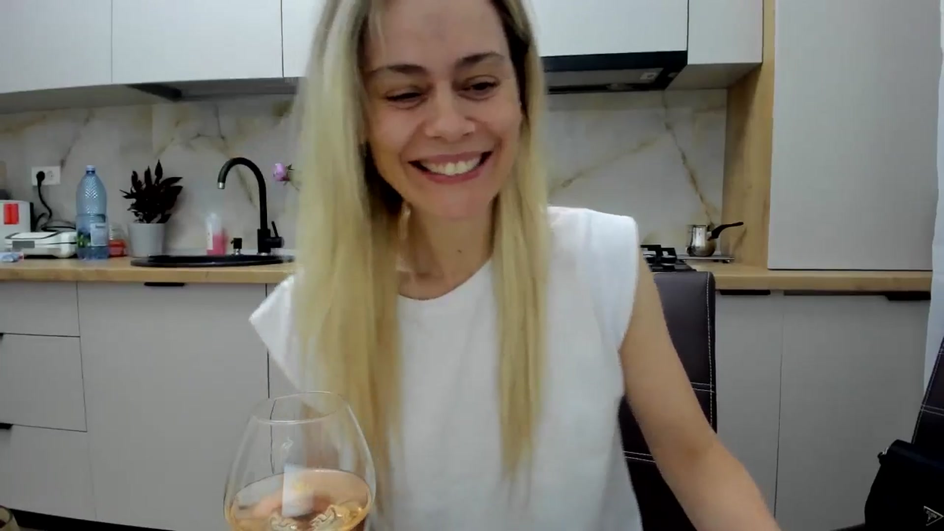 Gallery image thumbnail from DebbyPaige's myfreecams stream on, 05/24/2024, 19:52 image 13 of 20