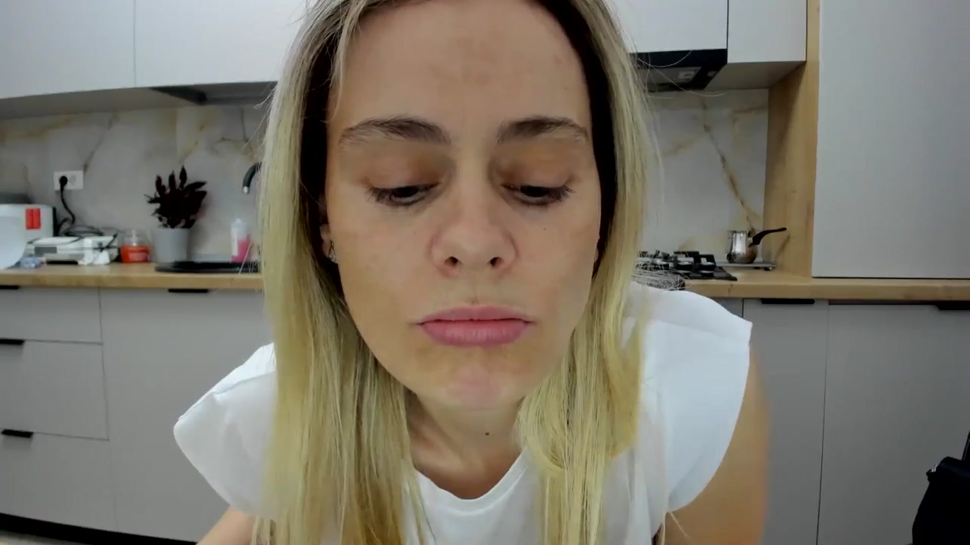 Gallery image thumbnail from DebbyPaige's myfreecams stream on, 05/24/2024, 19:52 image 10 of 20