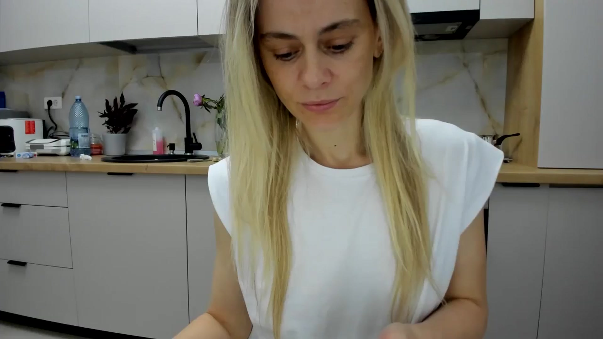 Gallery image thumbnail from DebbyPaige's myfreecams stream on, 05/24/2024, 20:24 image 10 of 20