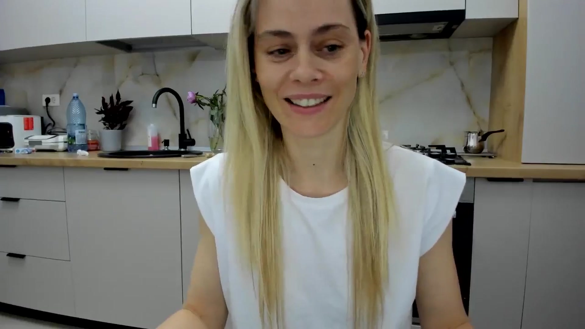 Gallery image thumbnail from DebbyPaige's myfreecams stream on, 05/24/2024, 20:24 image 15 of 20