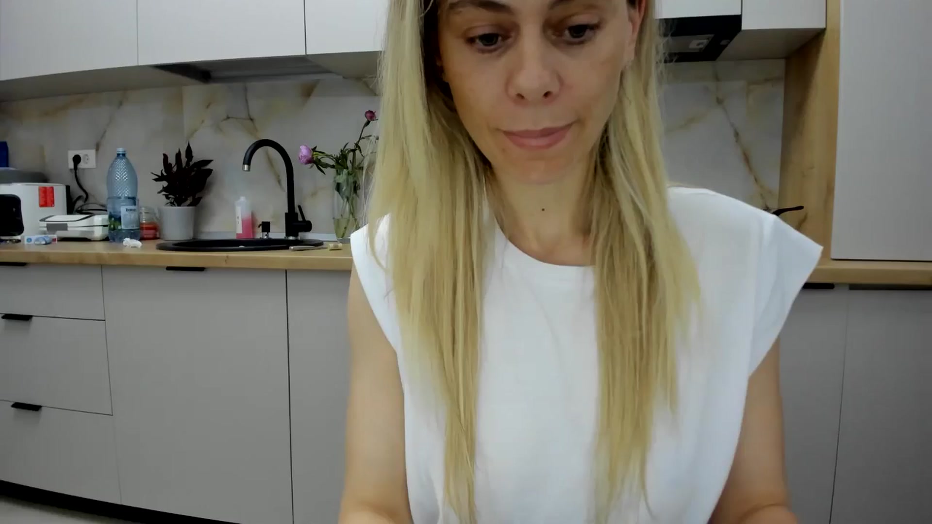 Gallery image thumbnail from DebbyPaige's myfreecams stream on, 05/24/2024, 20:24 image 13 of 20