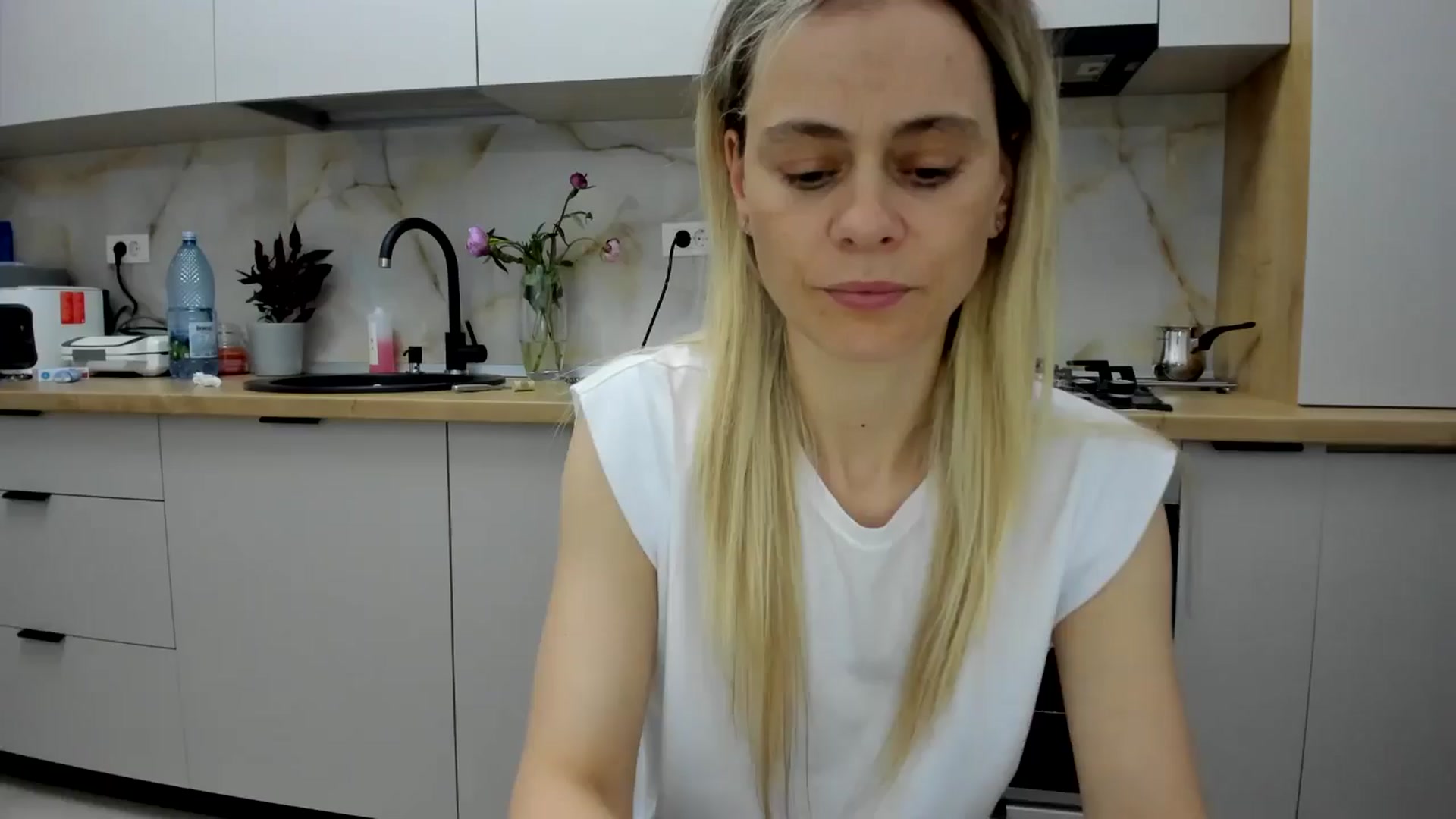 Gallery image thumbnail from DebbyPaige's myfreecams stream on, 05/24/2024, 20:24 image 3 of 20