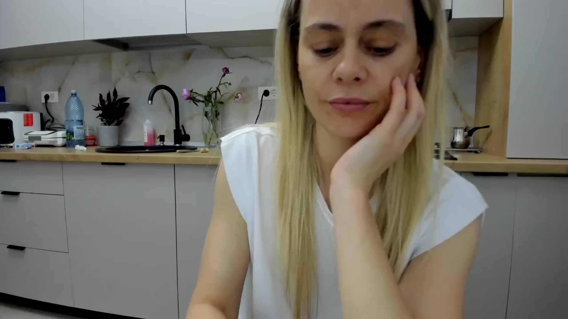 Gallery image thumbnail from DebbyPaige's myfreecams stream on, 05/24/2024, 20:24 image 5 of 20