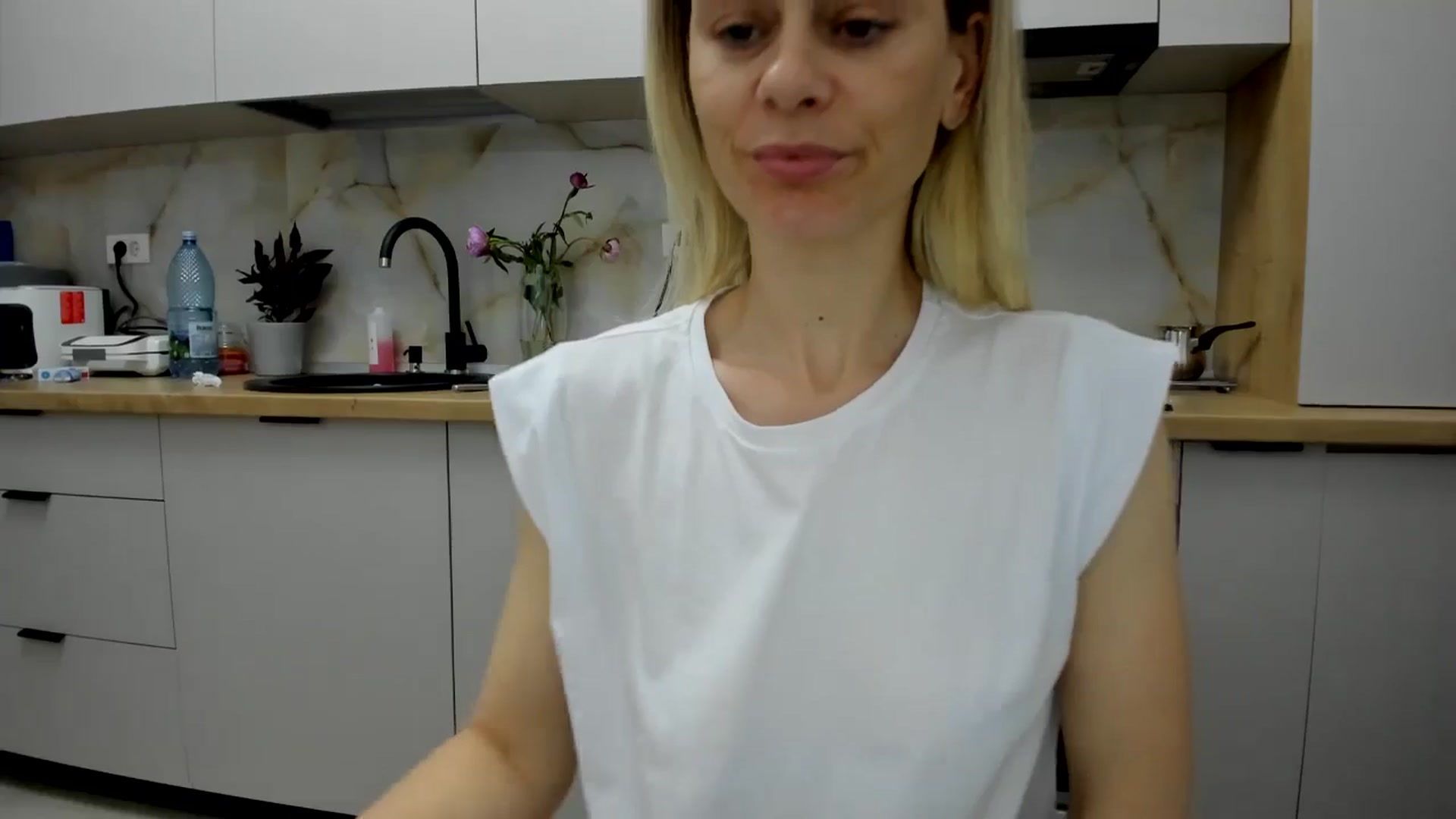 Gallery image thumbnail from DebbyPaige's myfreecams stream on, 05/24/2024, 20:24 image 20 of 20
