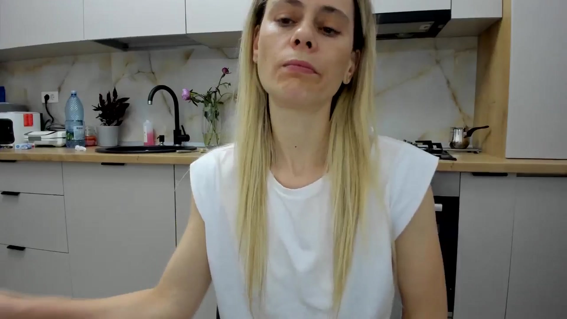 Gallery image thumbnail from DebbyPaige's myfreecams stream on, 05/24/2024, 20:24 image 4 of 20