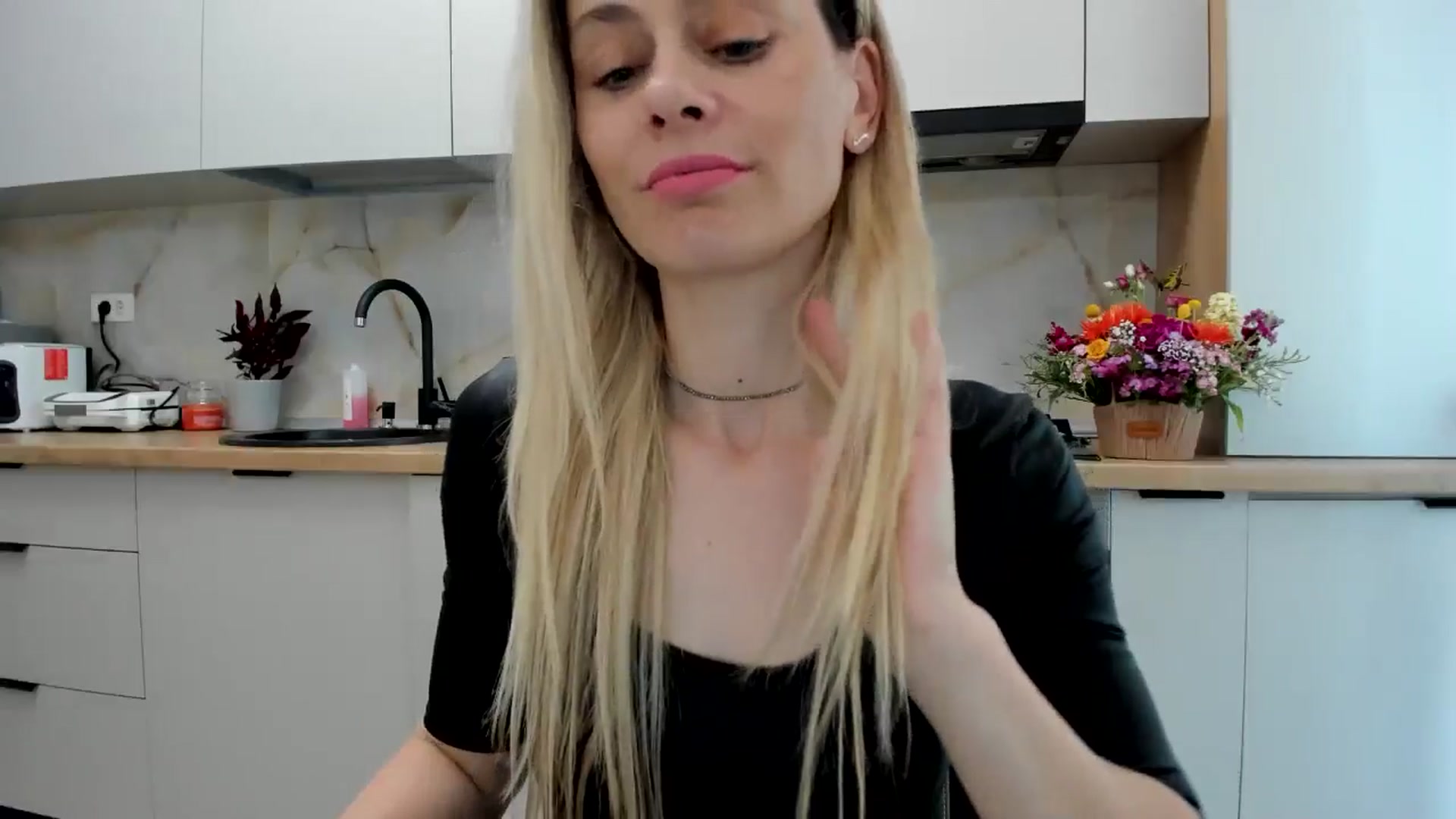 Gallery image thumbnail from DebbyPaige's myfreecams stream on, 05/25/2024, 16:58 image 9 of 20
